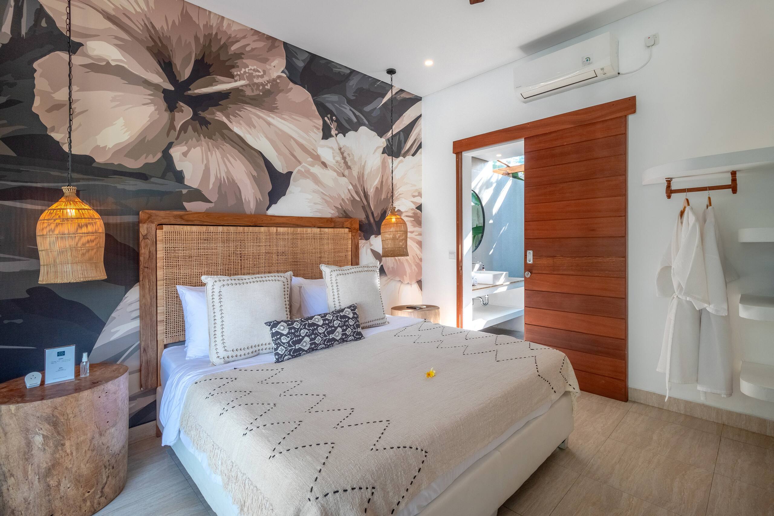 Villa Crusoe – Stylish 3BR Oasis in Berawa 40