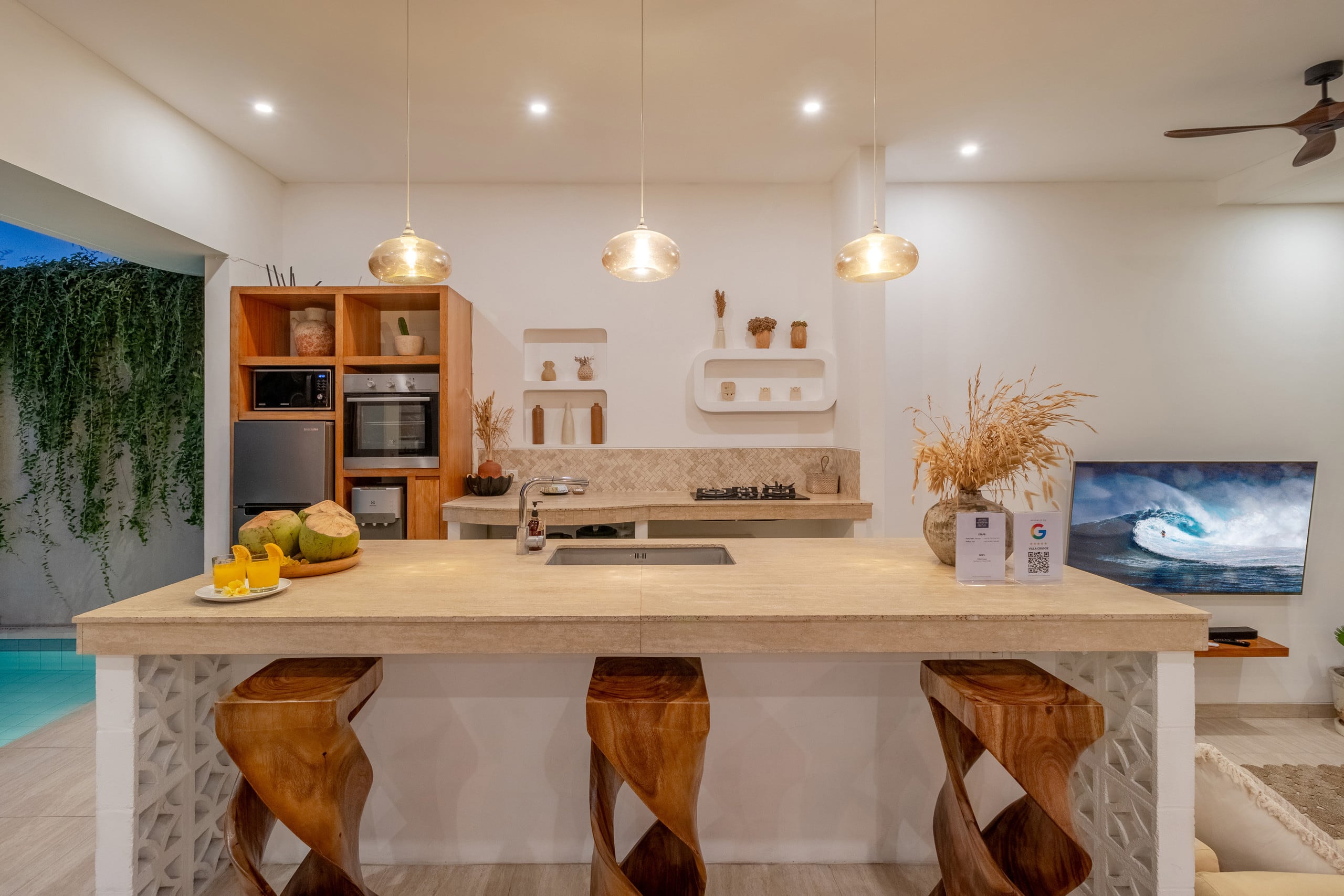 Villa Crusoe – Stylish 3BR Oasis in Berawa 23