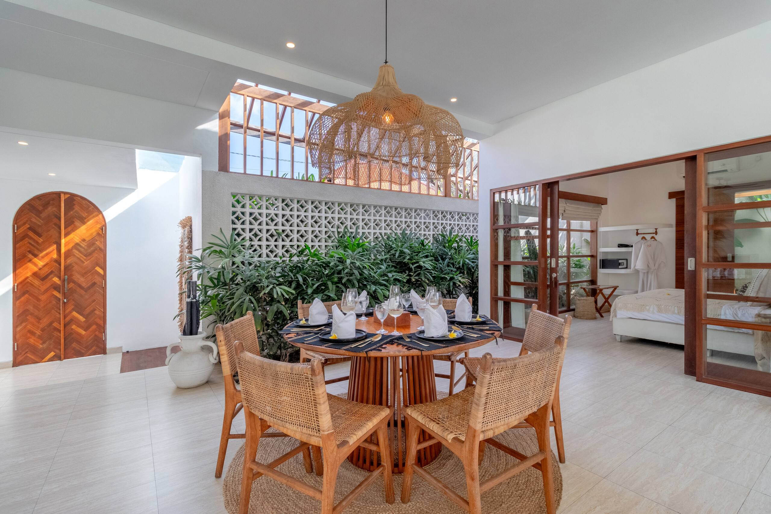 Villa Crusoe – Stylish 3BR Oasis in Berawa 28