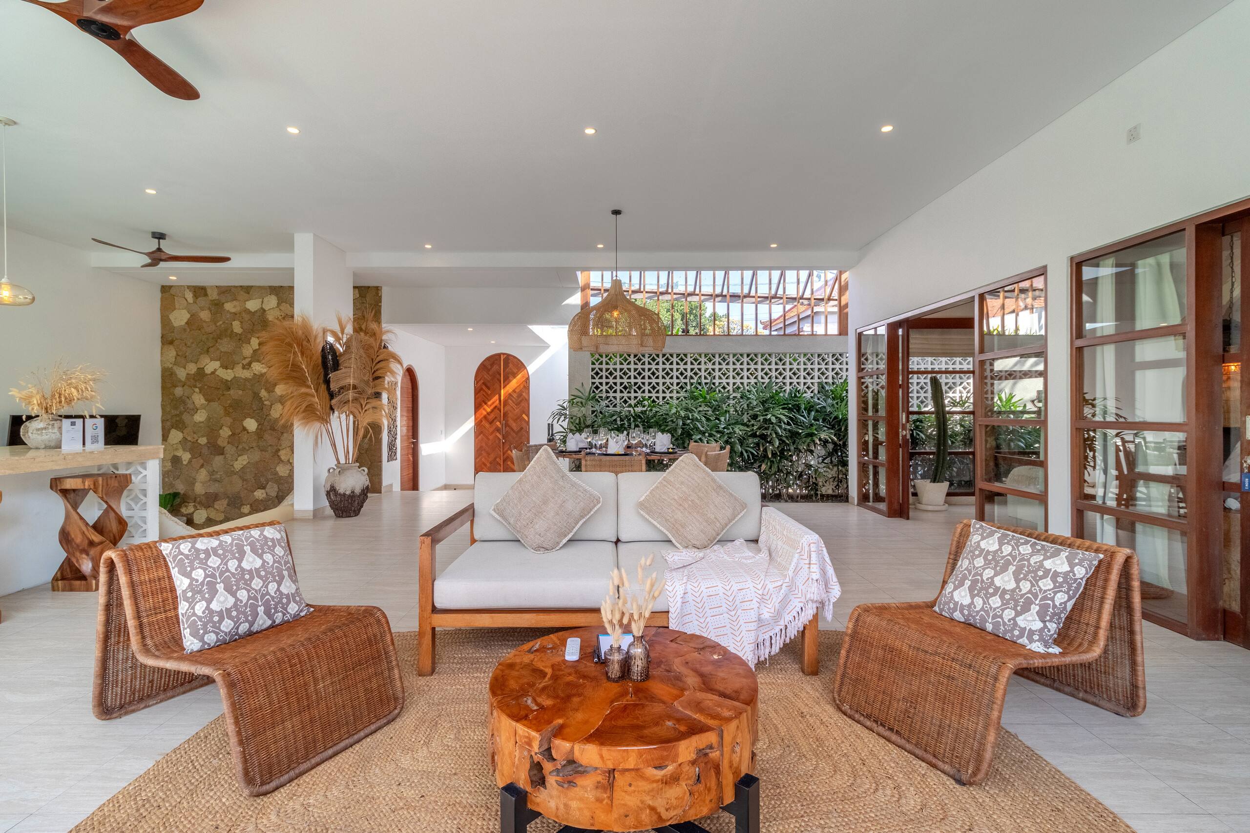 Villa Crusoe – Stylish 3BR Oasis in Berawa 15