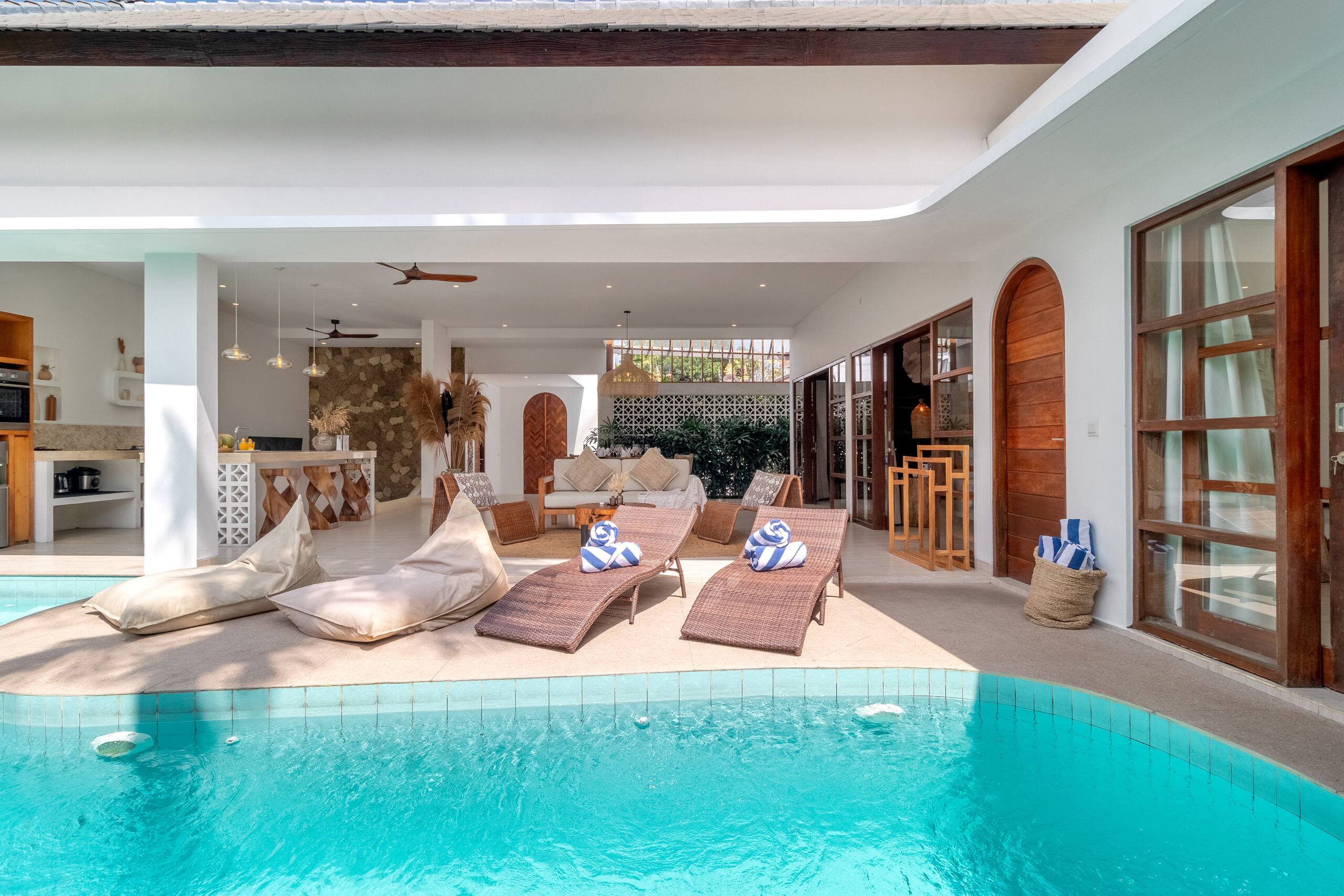 Villa Crusoe – Stylish 3BR Oasis in Berawa 6
