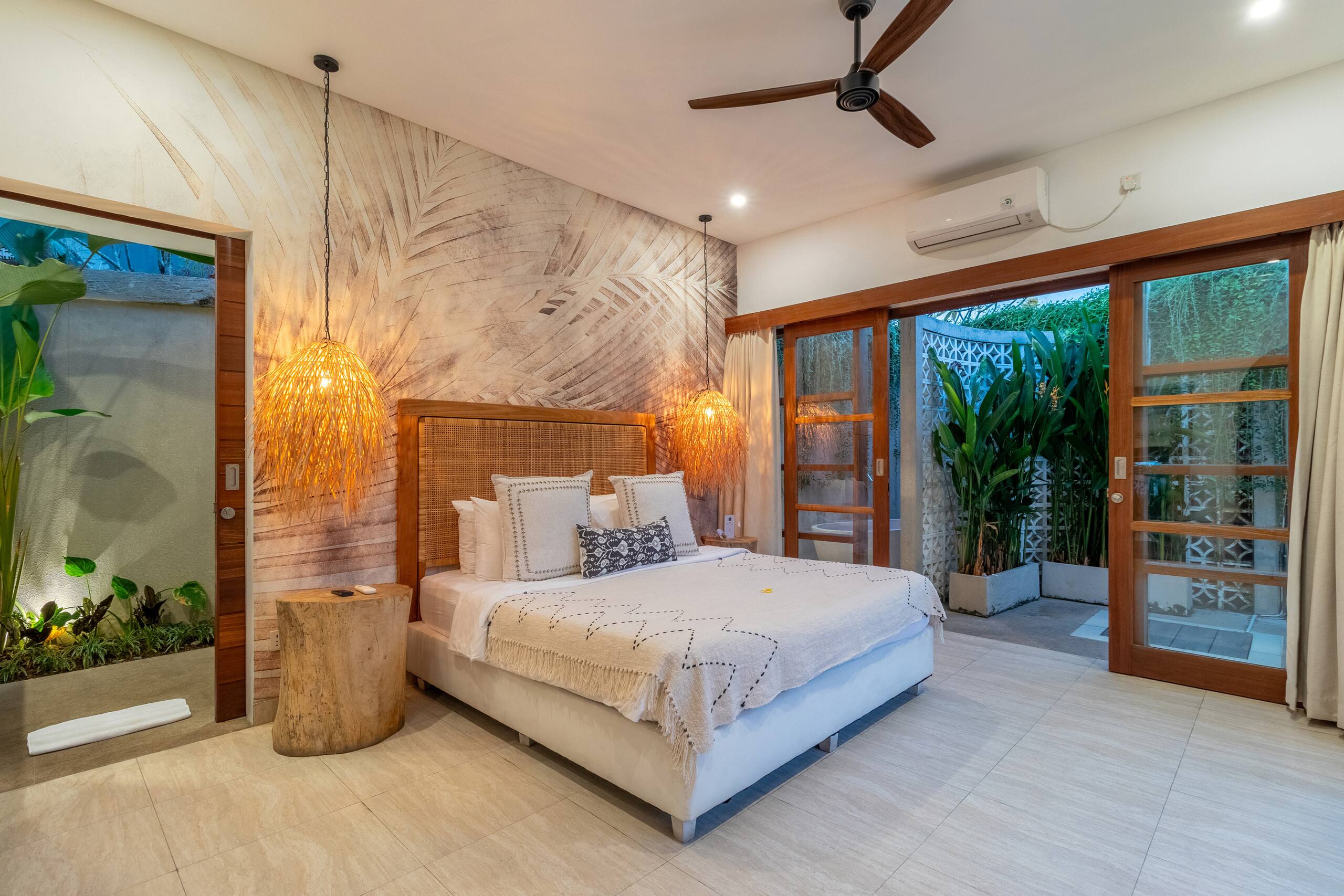 Villa Crusoe – Stylish 3BR Oasis in Berawa 34