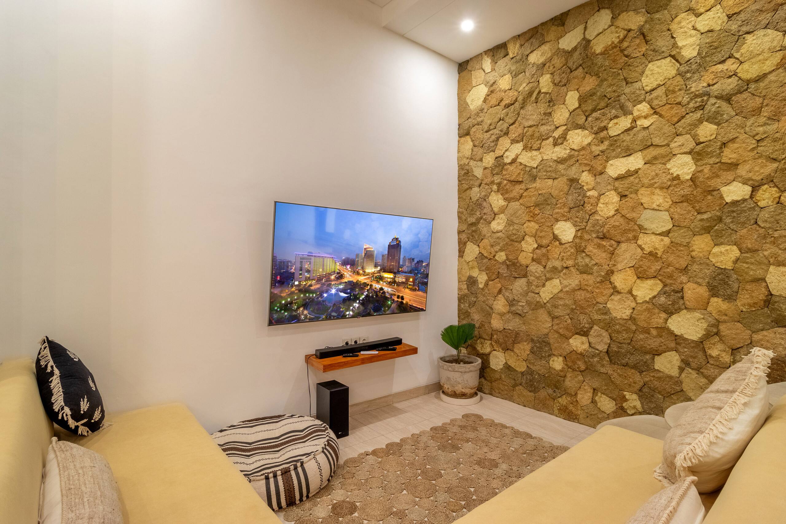 Villa Crusoe – Stylish 3BR Oasis in Berawa 10