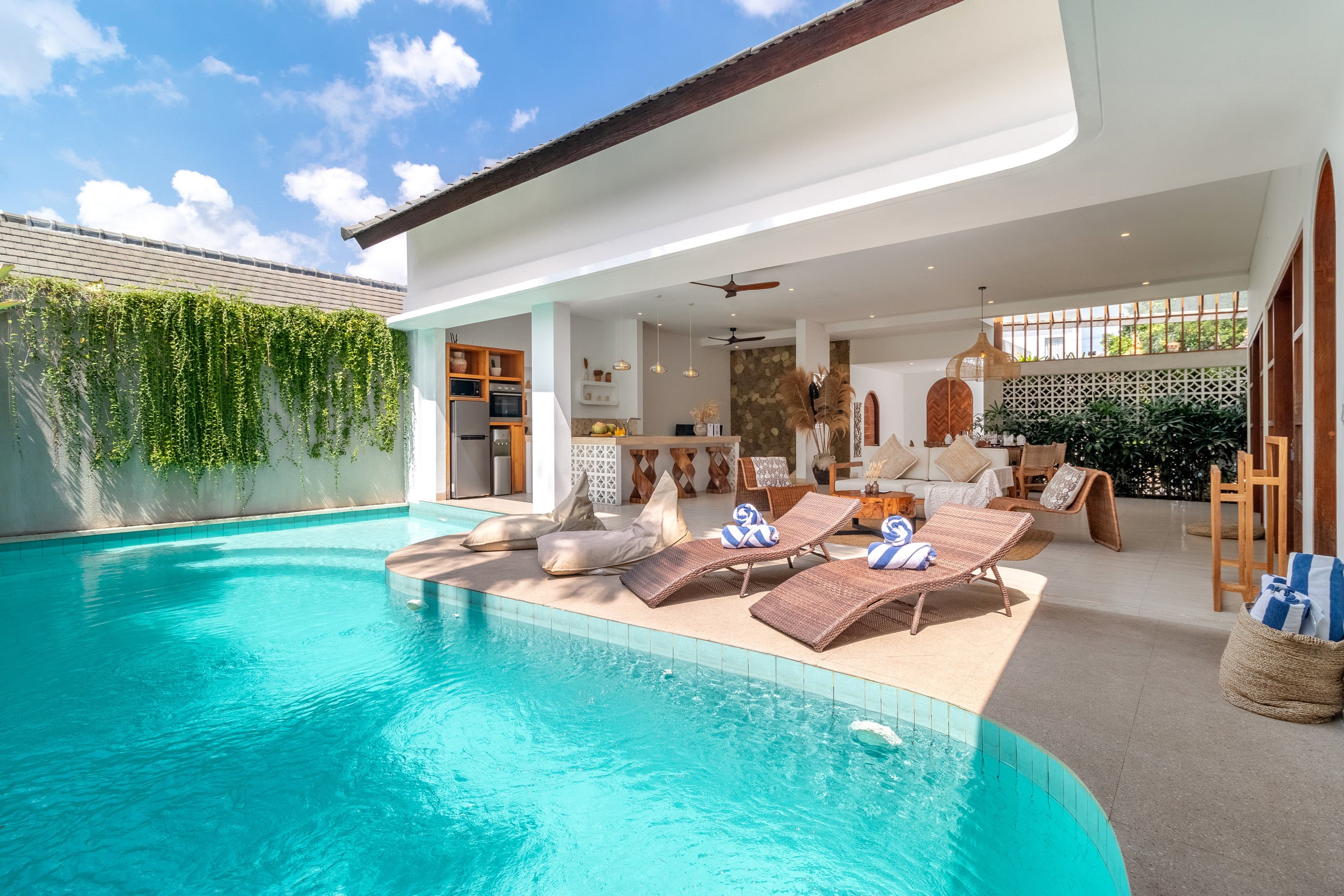 Villa Crusoe – Stylish 3BR Oasis in Berawa 7