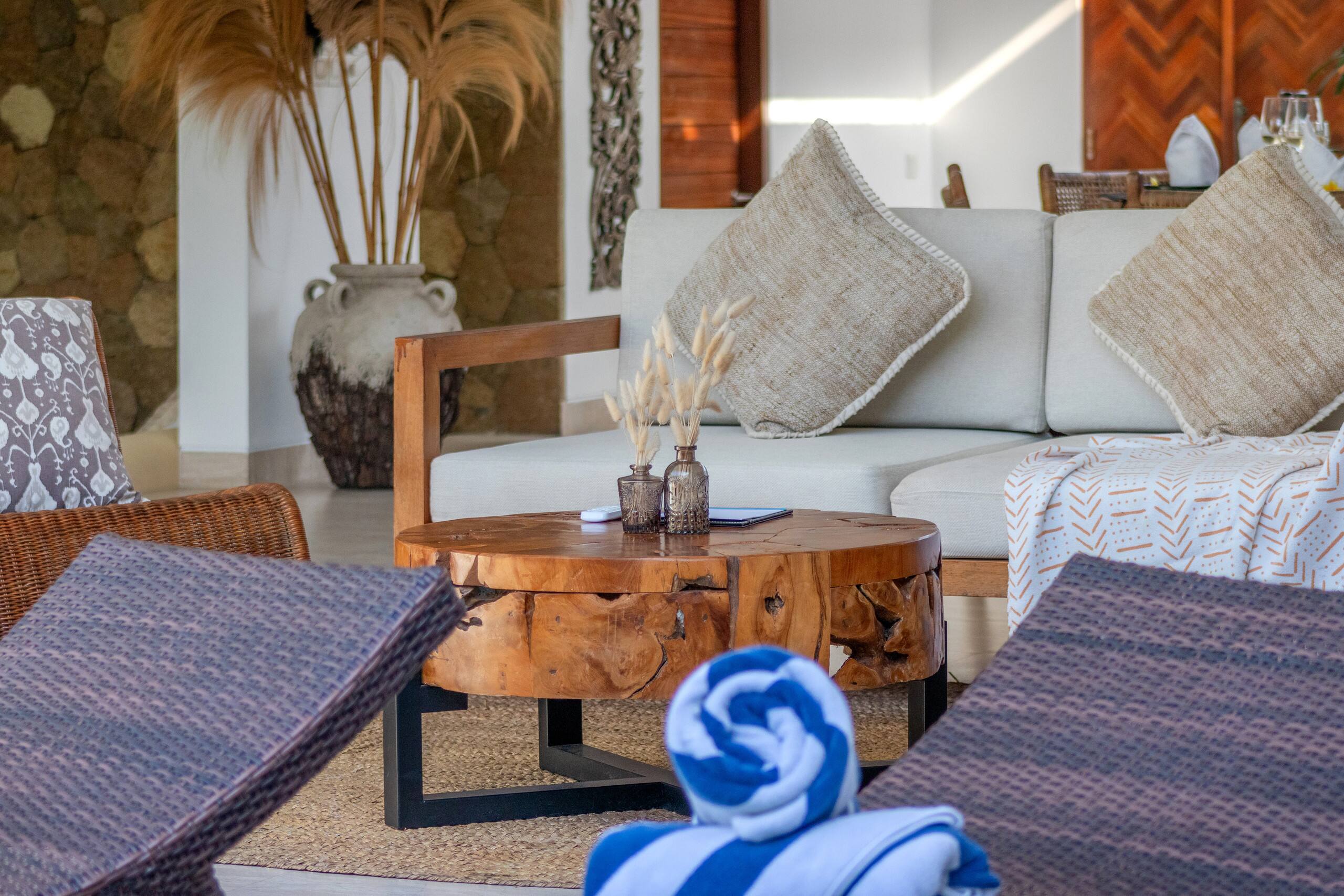 Villa Crusoe – Stylish 3BR Oasis in Berawa 18