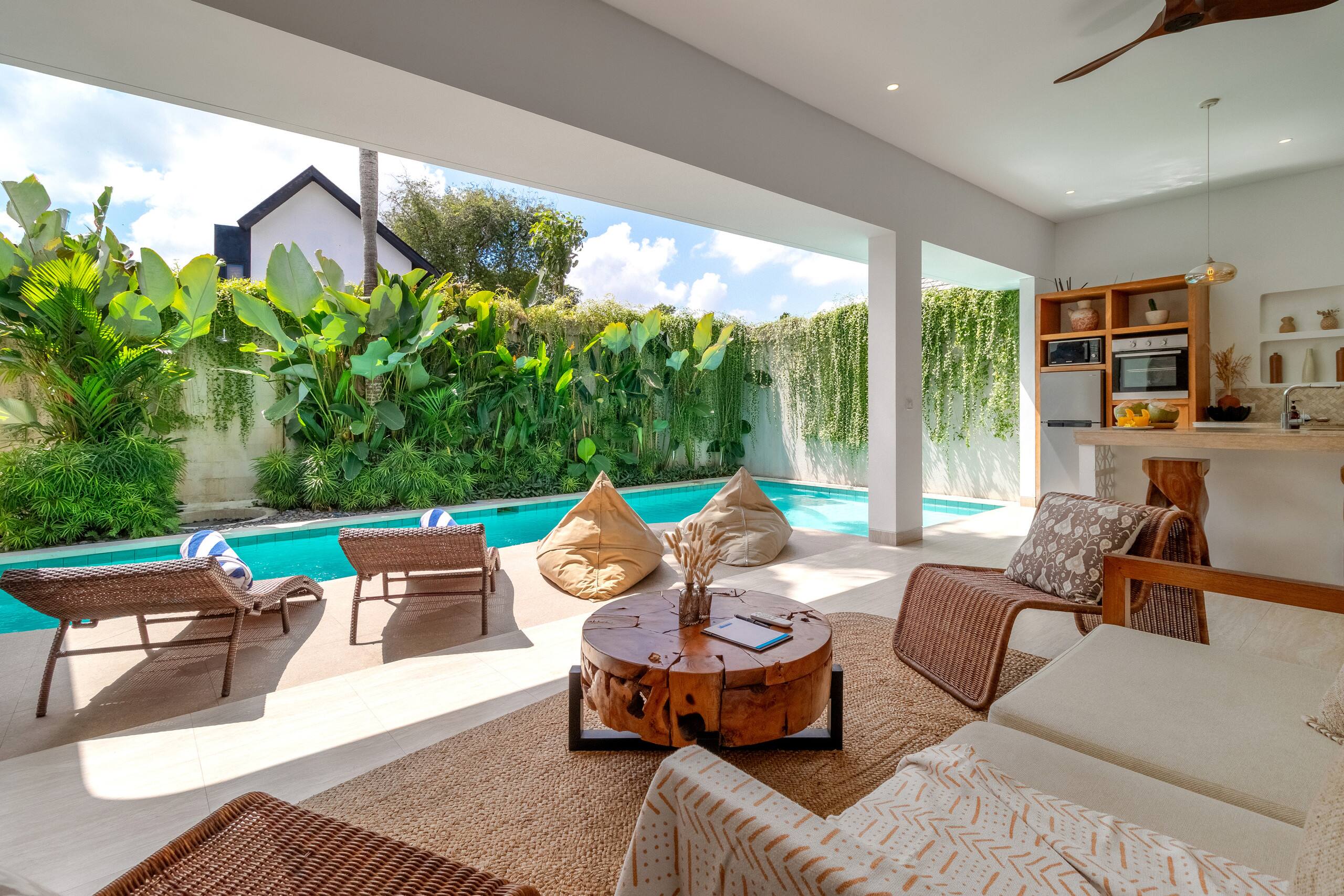 Villa Crusoe – Stylish 3BR Oasis in Berawa 19
