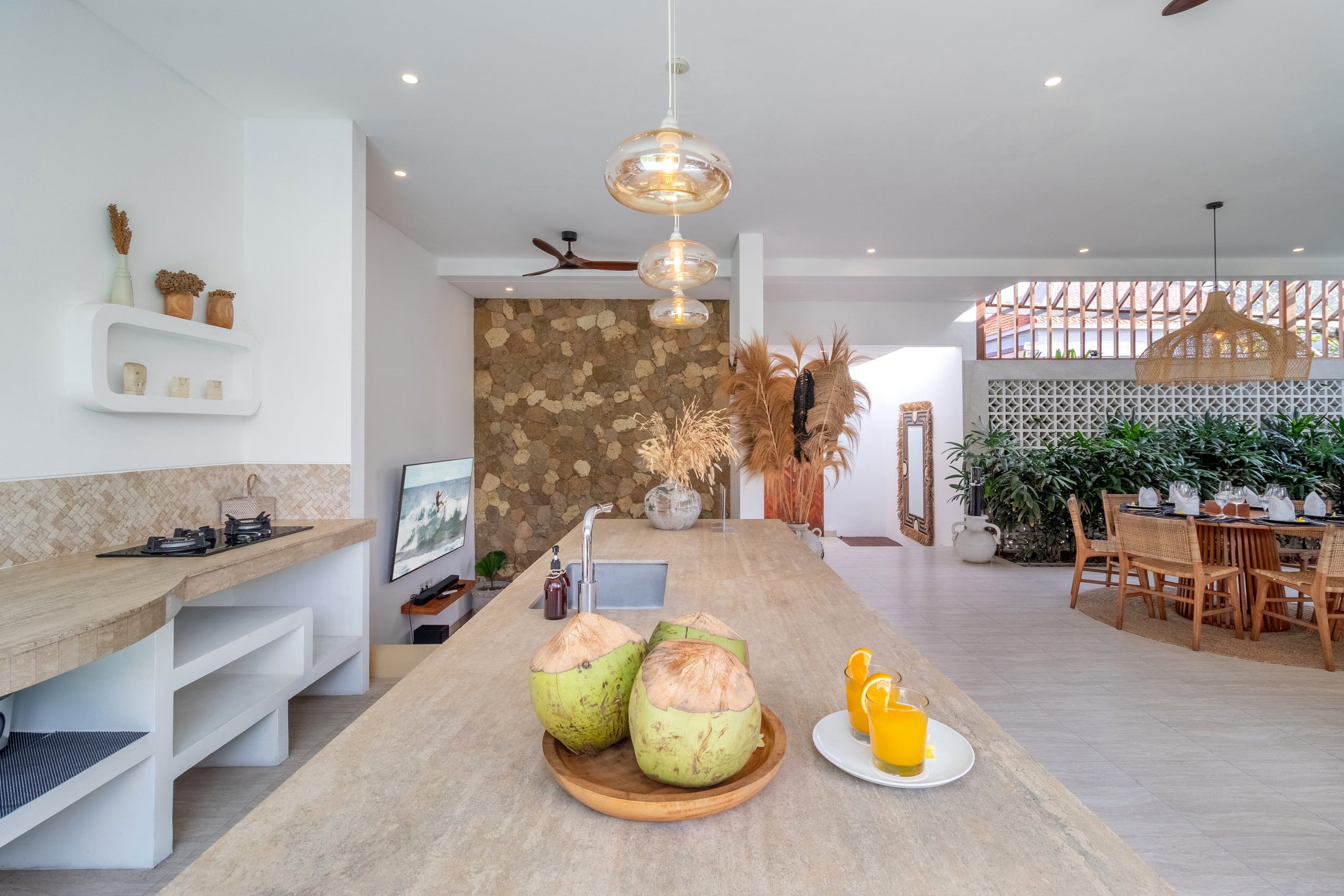 Villa Crusoe – Stylish 3BR Oasis in Berawa 22