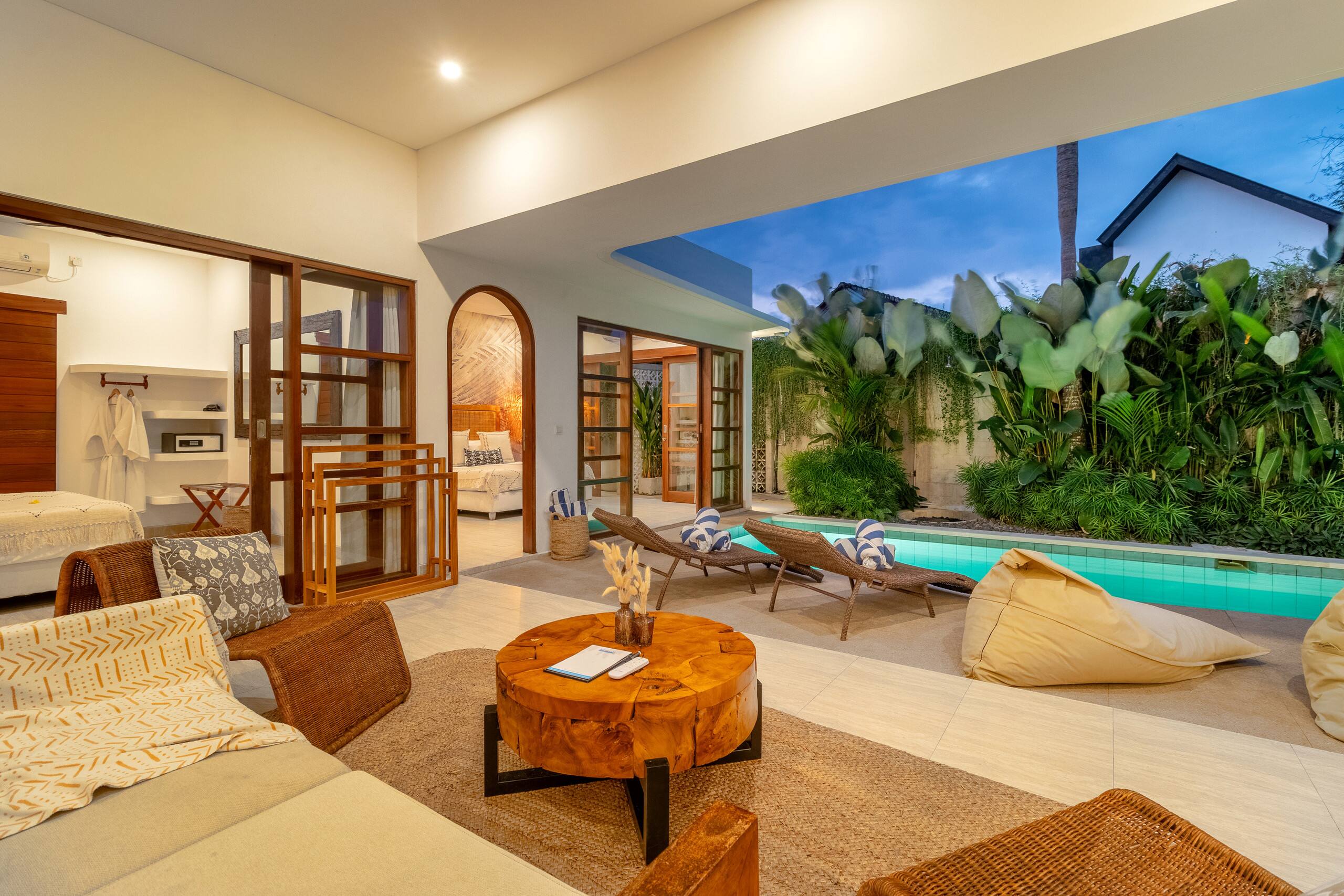Villa Crusoe – Stylish 3BR Oasis in Berawa 17