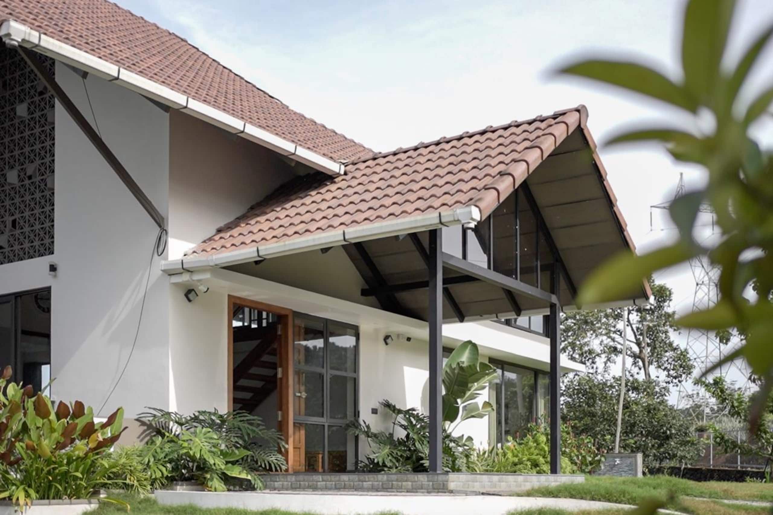Kudayathoor Mountain Vista - Luxury Farmstay 7