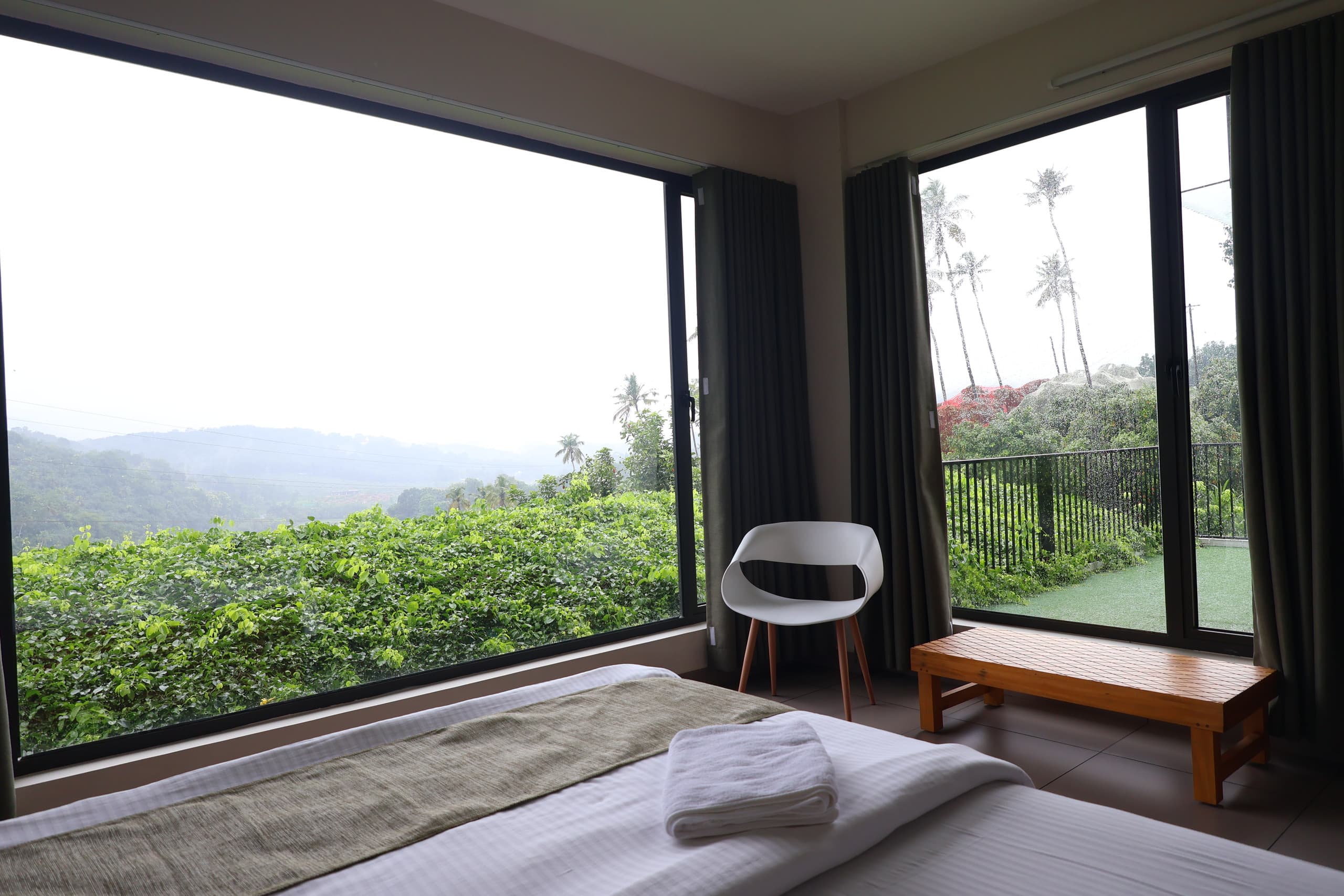 Kudayathoor Mountain Vista - Luxury Farmstay 6