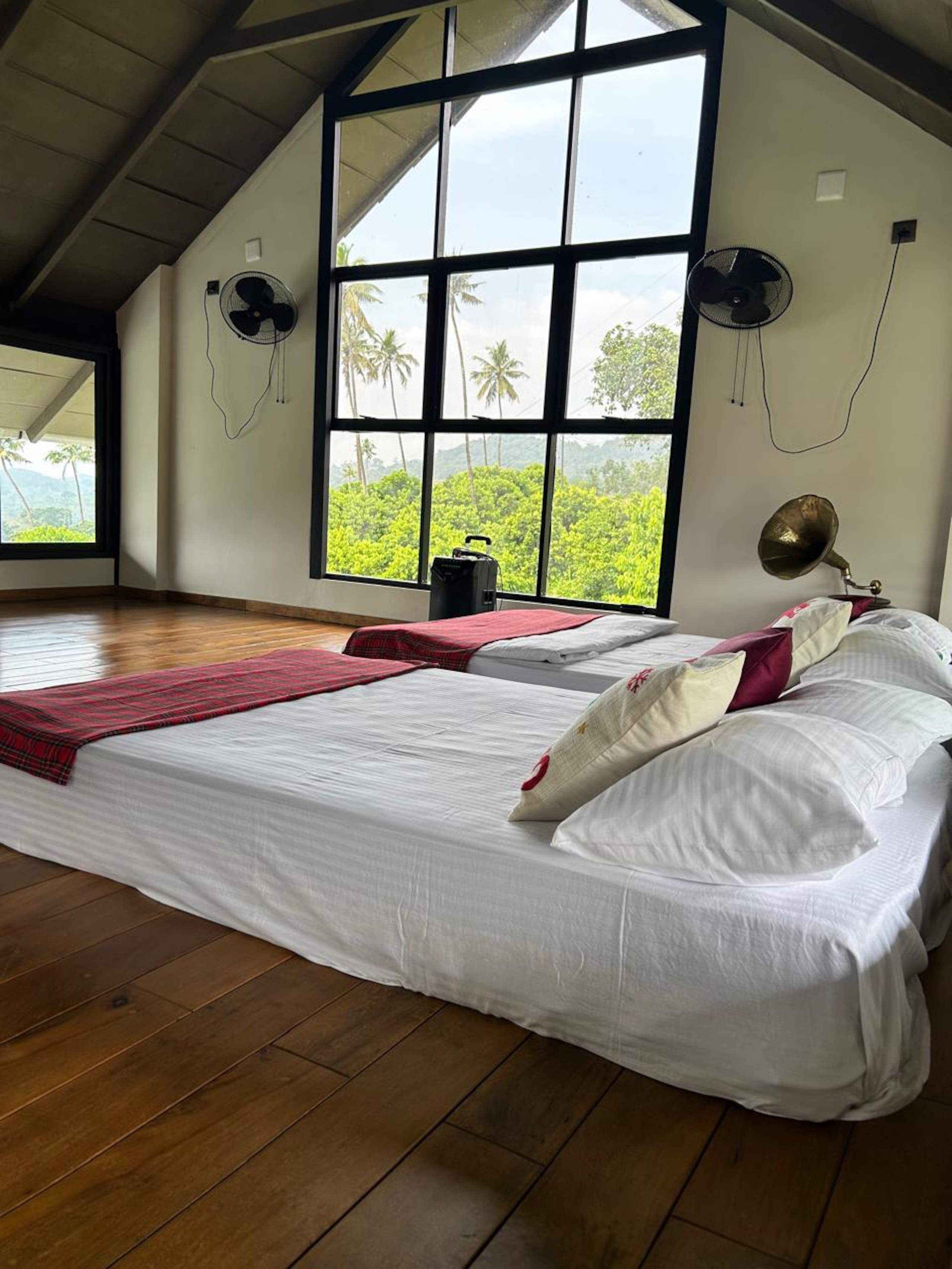 Kudayathoor Mountain Vista - Luxury Farmstay 8
