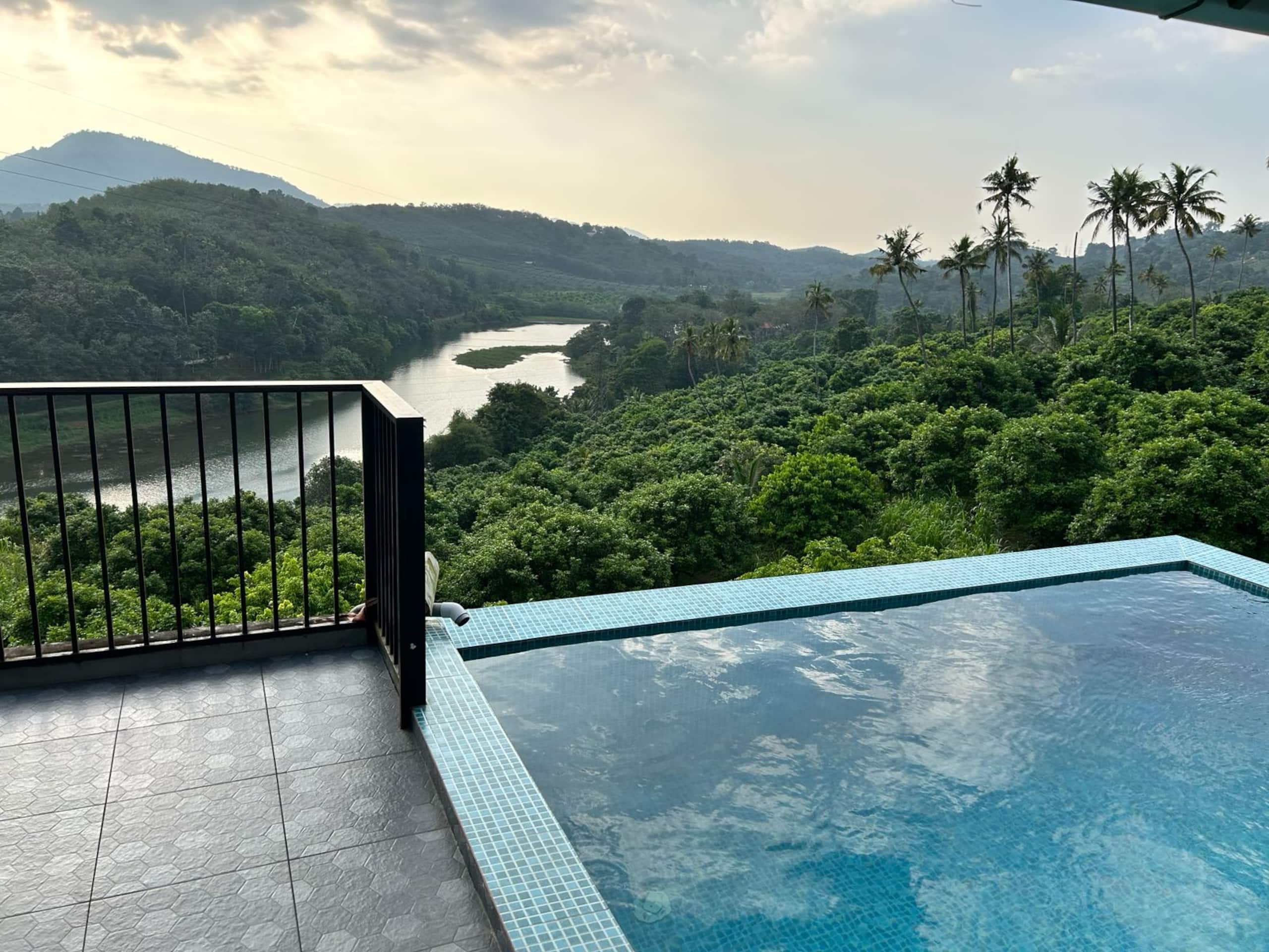 Kudayathoor Mountain Vista - Luxury Farmstay 16