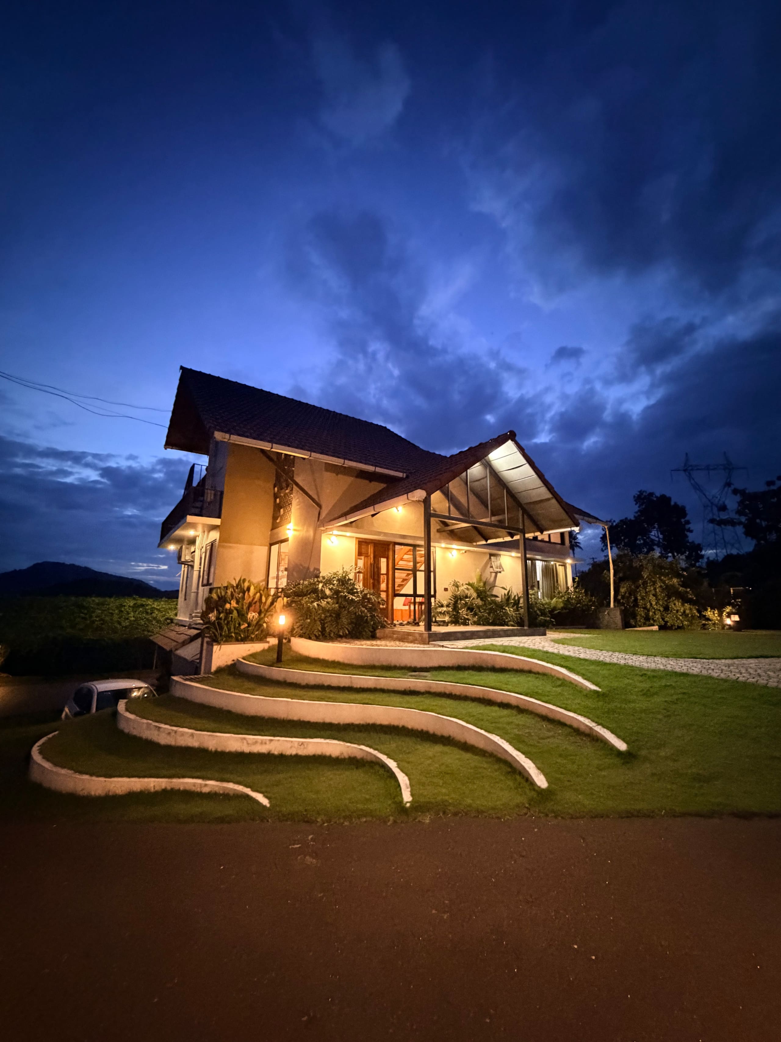 Kudayathoor Mountain Vista - Luxury Farmstay 2