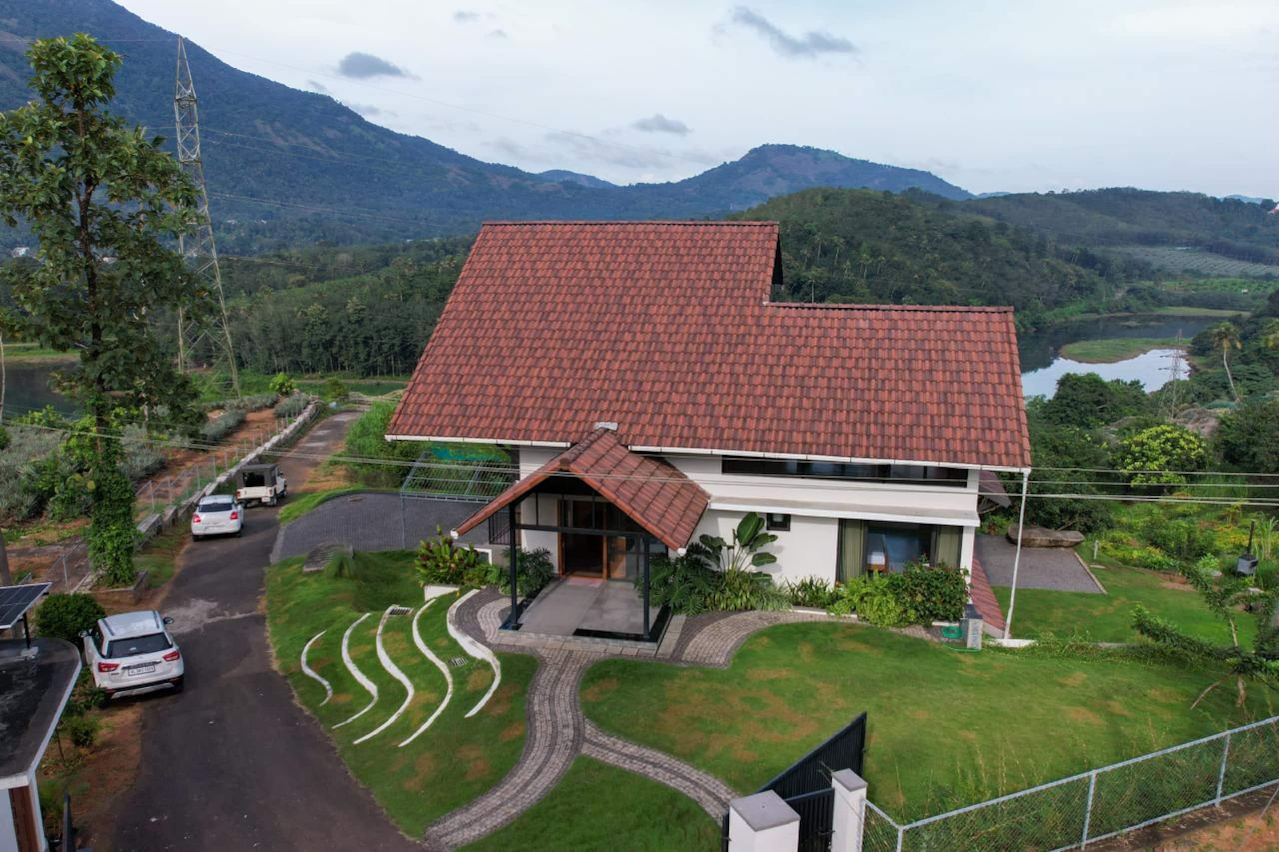 Kudayathoor Mountain Vista - Luxury Farmstay 20