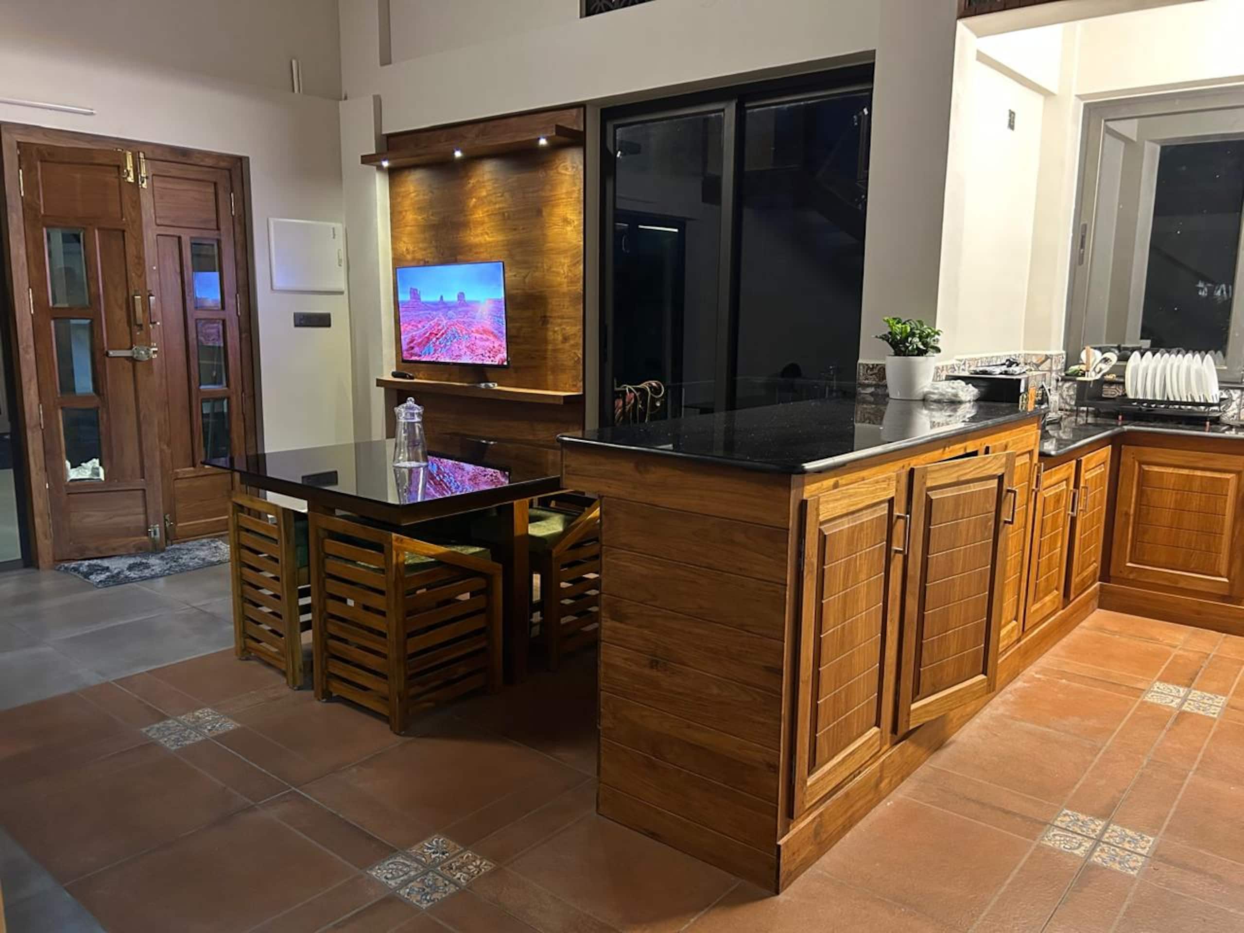 Kudayathoor Mountain Vista - Luxury Farmstay 14