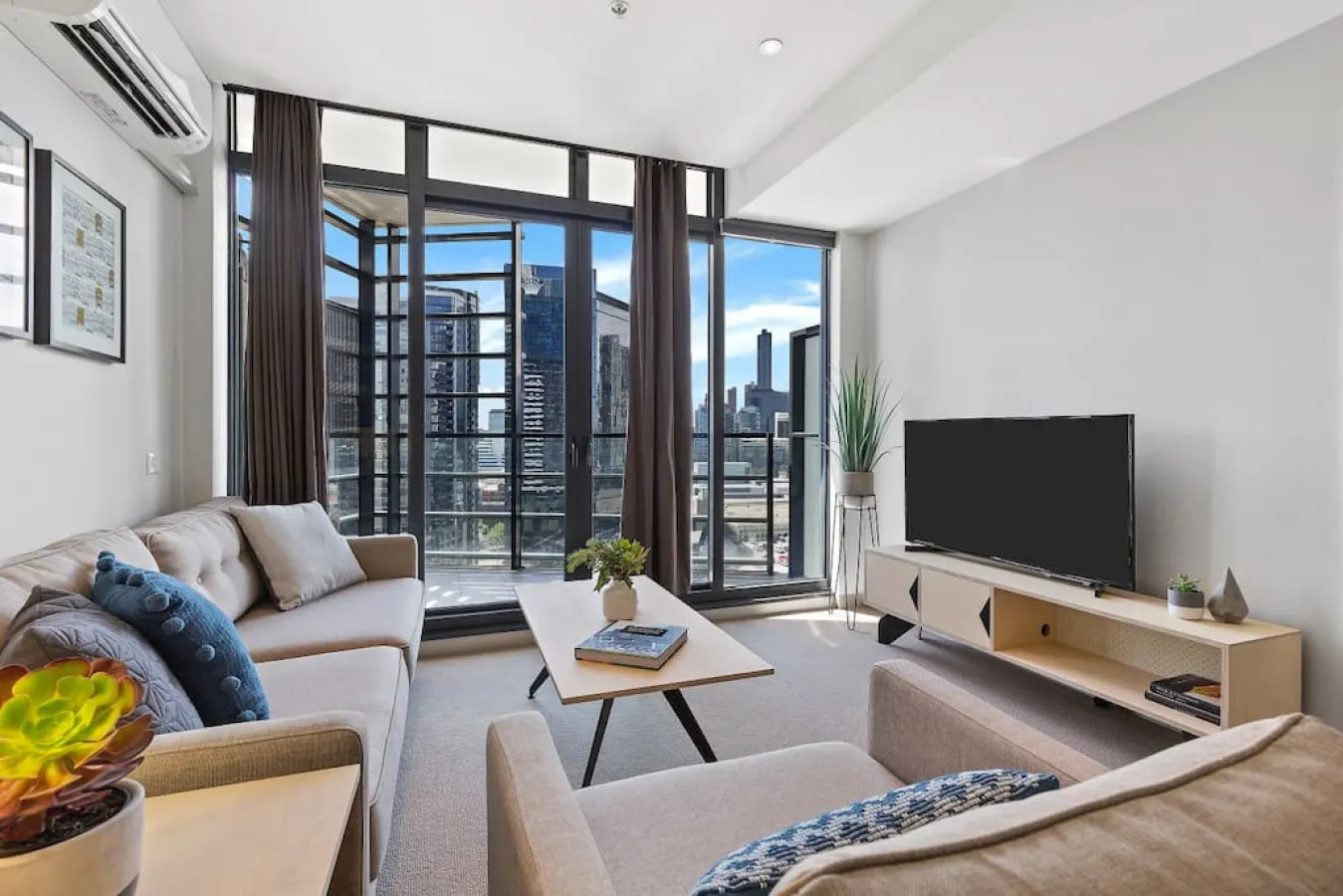 Lori: 2 Bed, 1 Bath Apartment