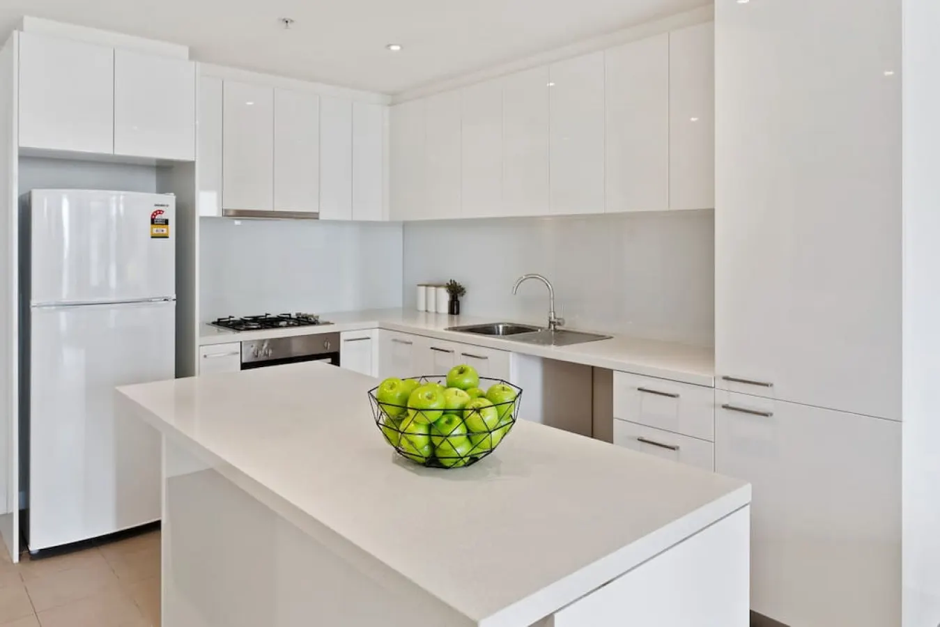 Lori: 2 Bed, 1 Bath Apartment 6