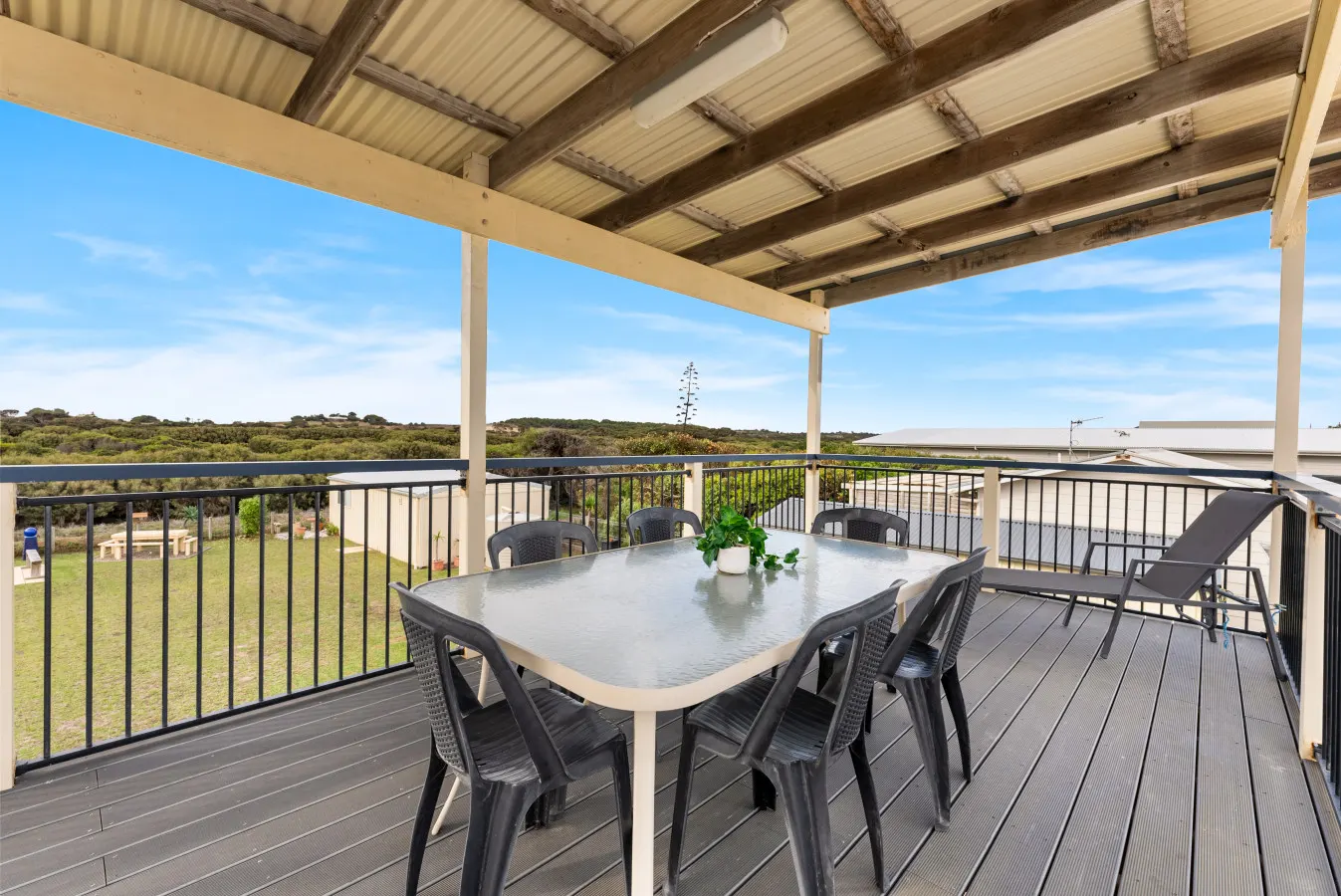 Sea Breeze—Spacious Family Escape near Surf Beach — photo 2