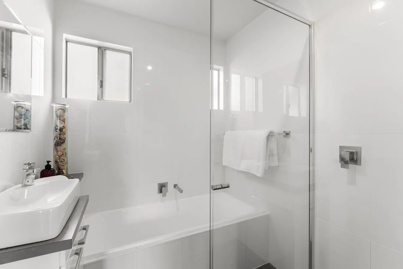 Sea Breeze—Spacious Family Escape near Surf Beach 18