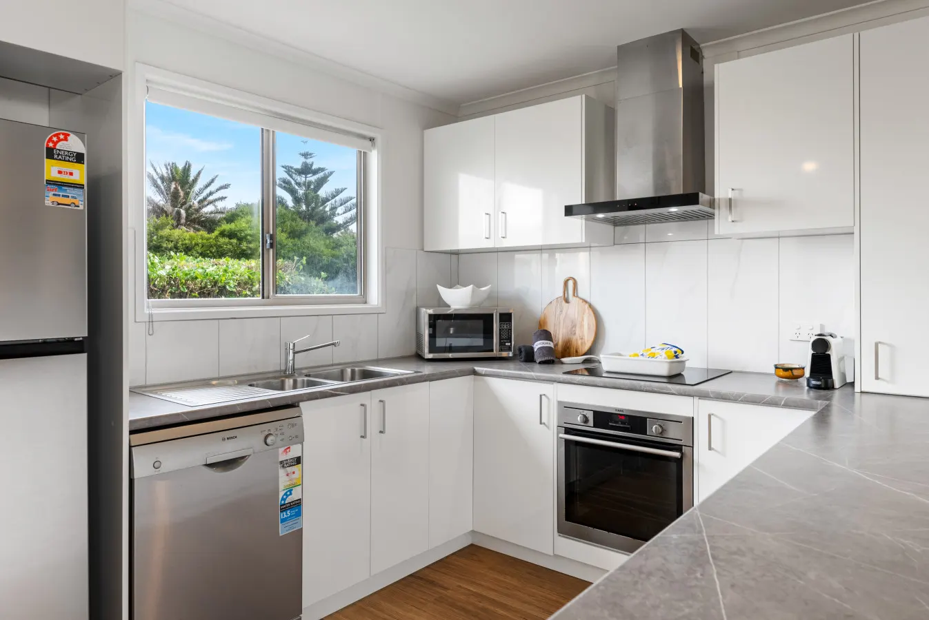 Sea Breeze—Spacious Family Escape near Surf Beach — photo 4