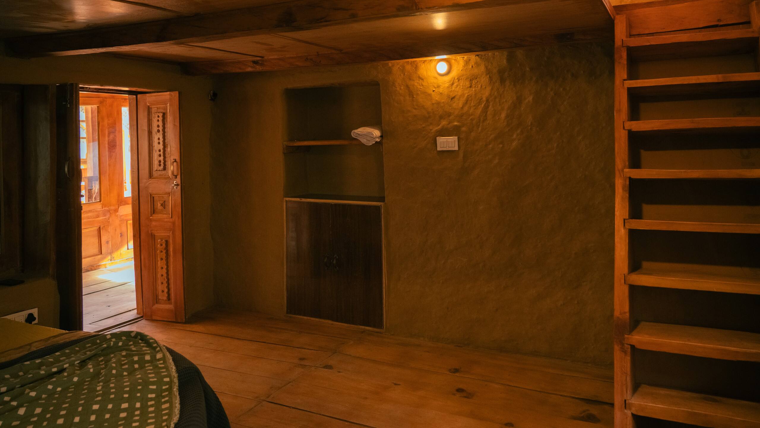 Shunya Stays - A Wooden Chalet in Uch Dhar 35