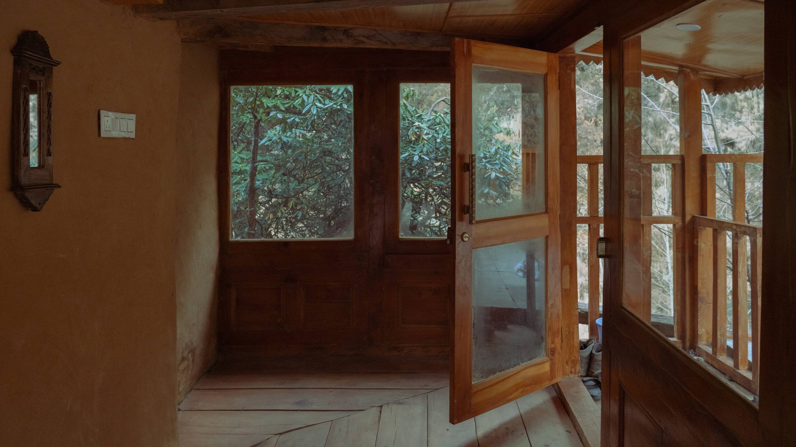 Shunya Stays - A Wooden Chalet in Uch Dhar 20