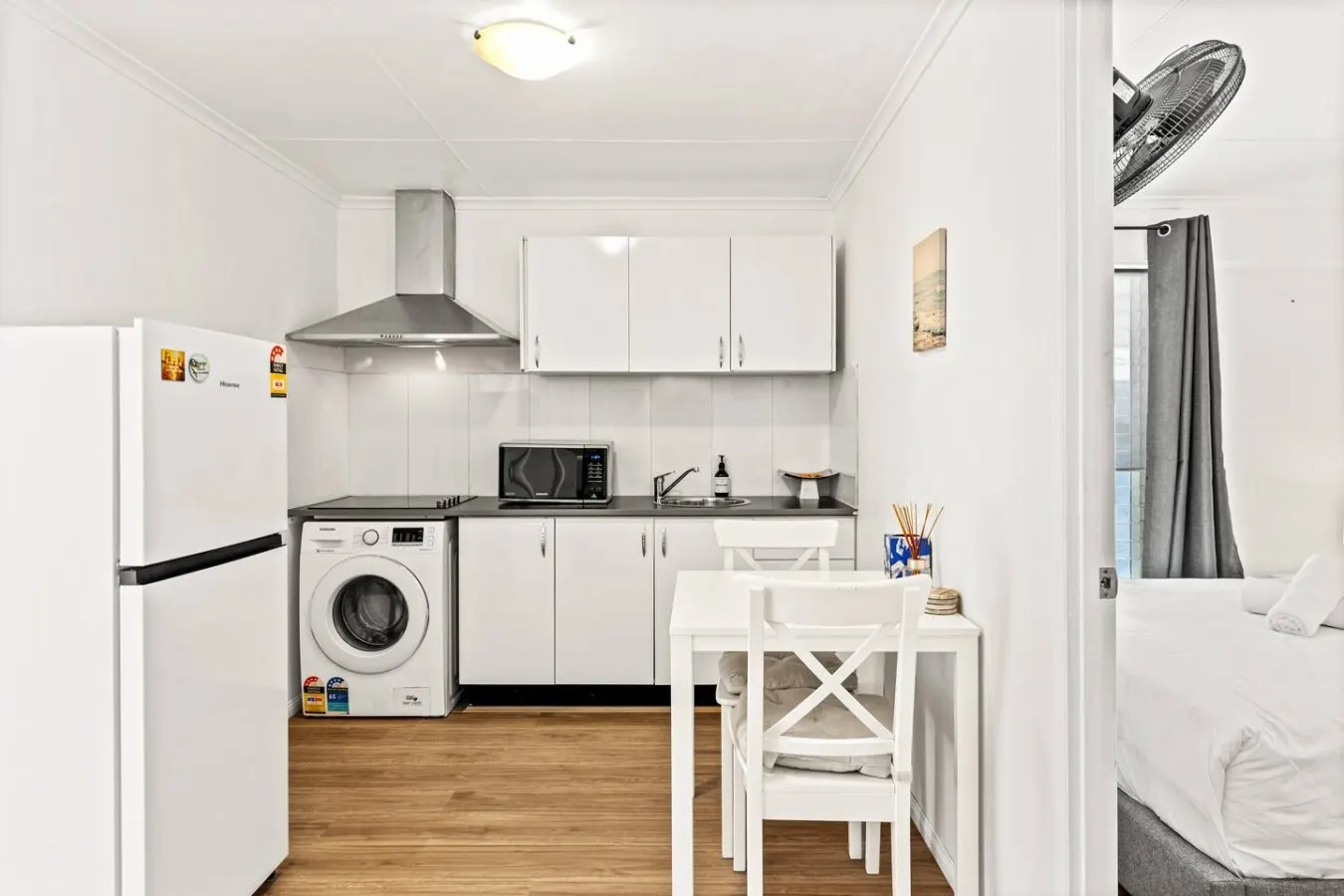 2BR Home + Free Parking @ Paddington Central 4