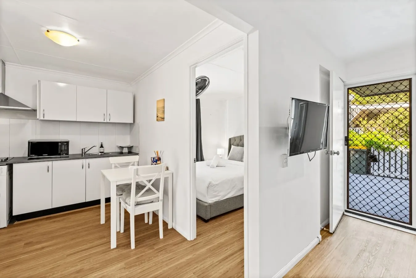 2BR Home + Free Parking @ Paddington Central 6
