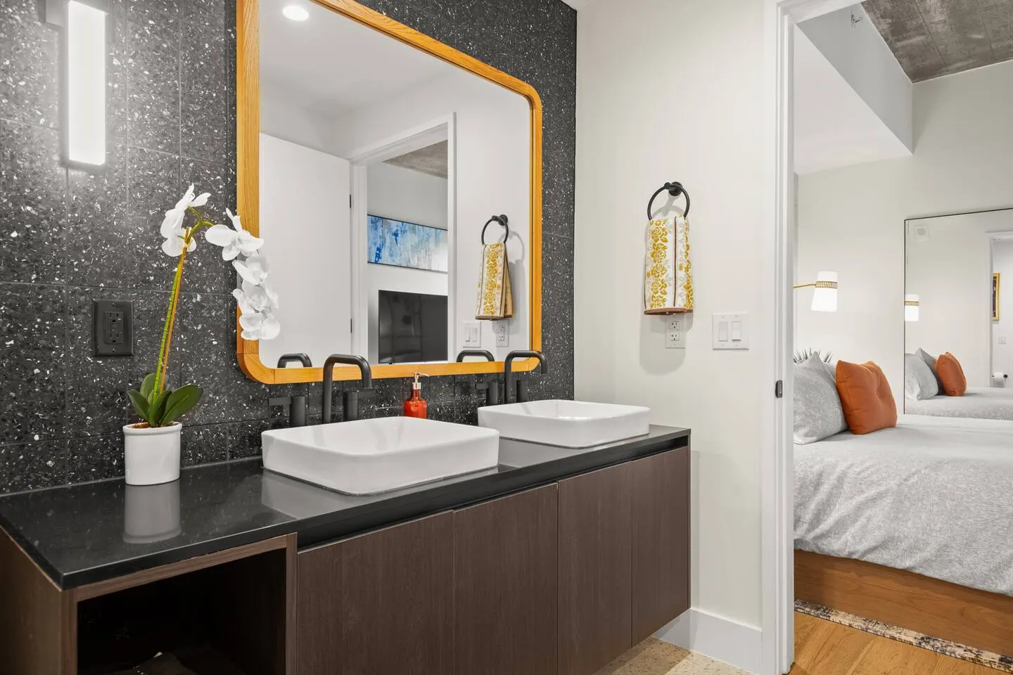Stylish 2BR Rooftop Pool, Gym + Lady Bird Lake 12