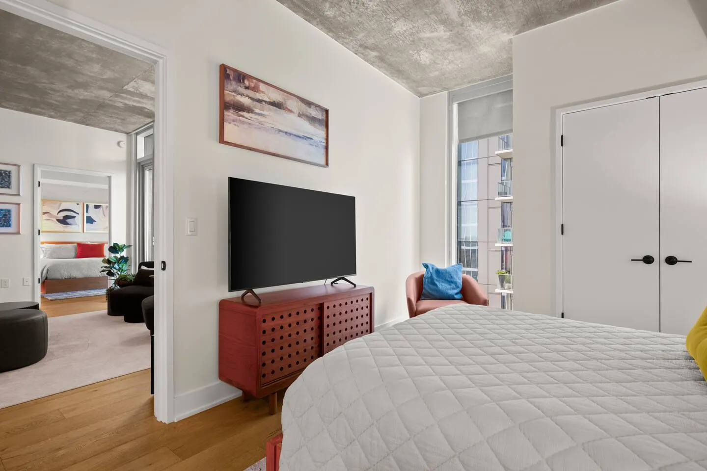 Stylish 2BR Rooftop Pool, Gym + Lady Bird Lake 13