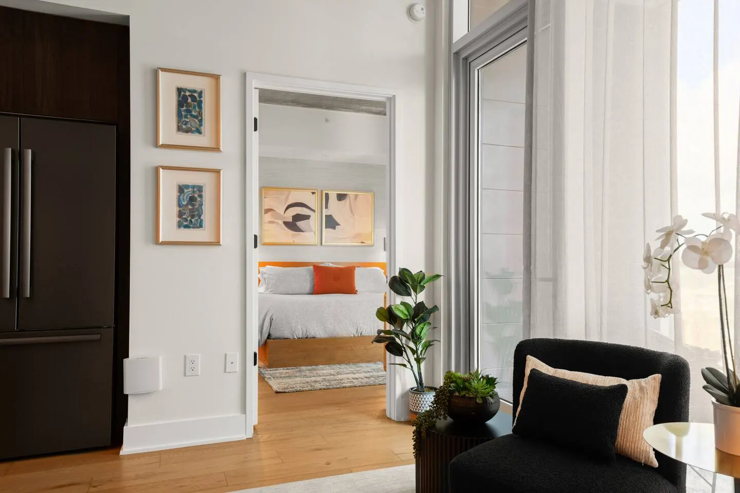 Stylish 2BR Rooftop Pool, Gym + Lady Bird Lake 16