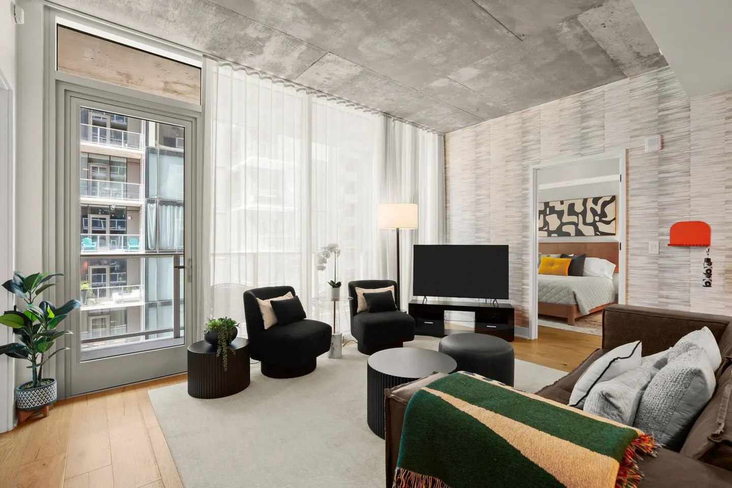 Stylish 2BR Rooftop Pool, Gym + Lady Bird Lake 17