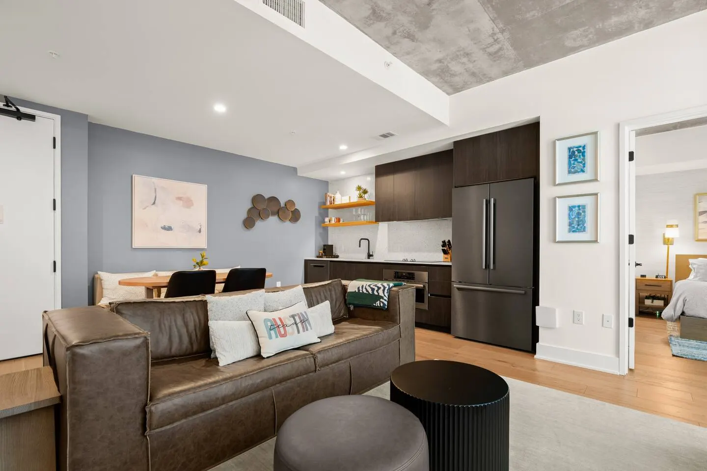 Stylish 2BR Rooftop Pool, Gym + Lady Bird Lake 19