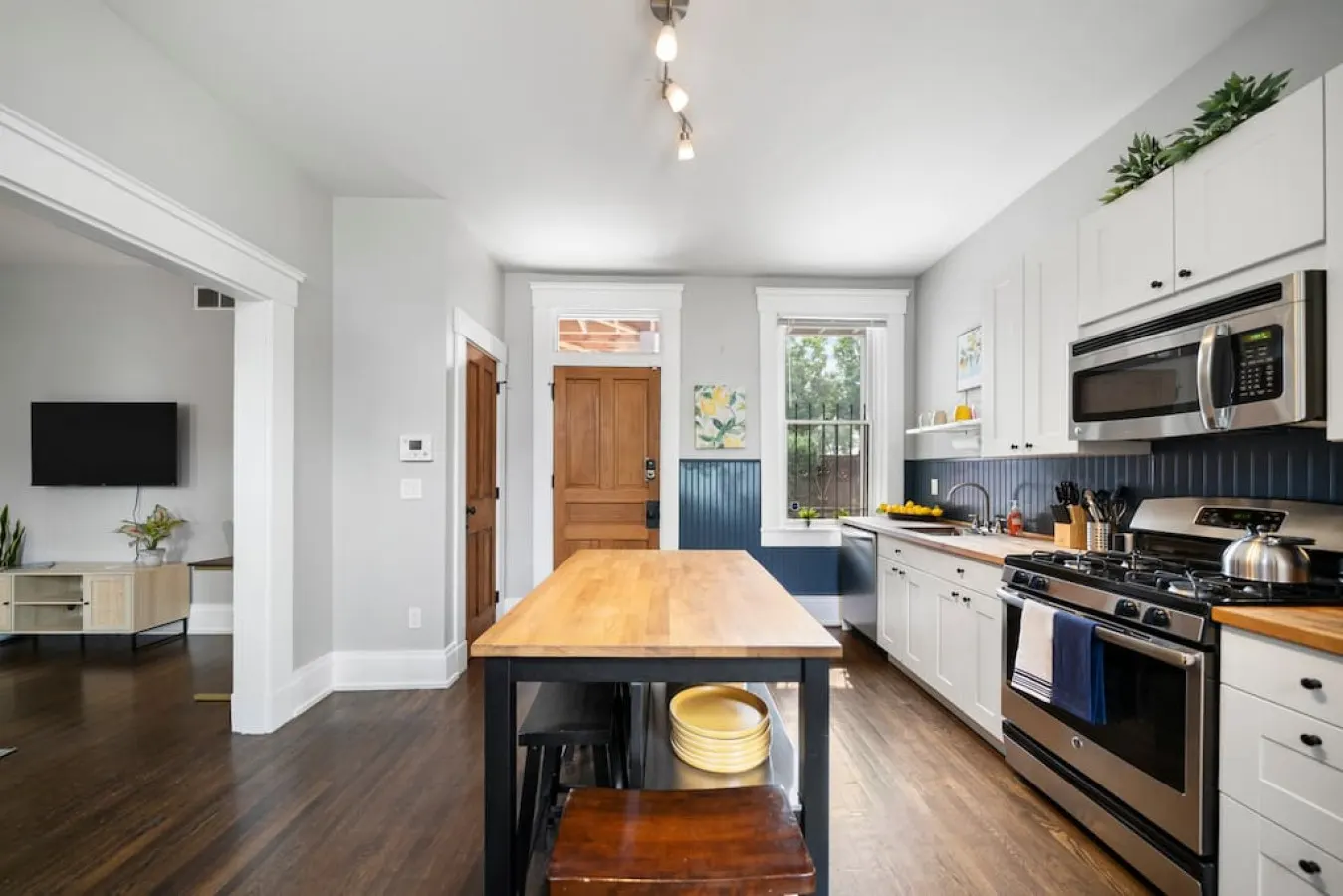 Walkable 2BR Findlay Market Downtown UC 1 15
