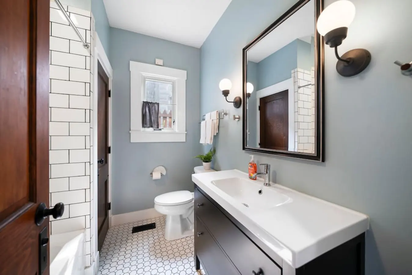 Walkable 2BR Findlay Market Downtown UC 1 6