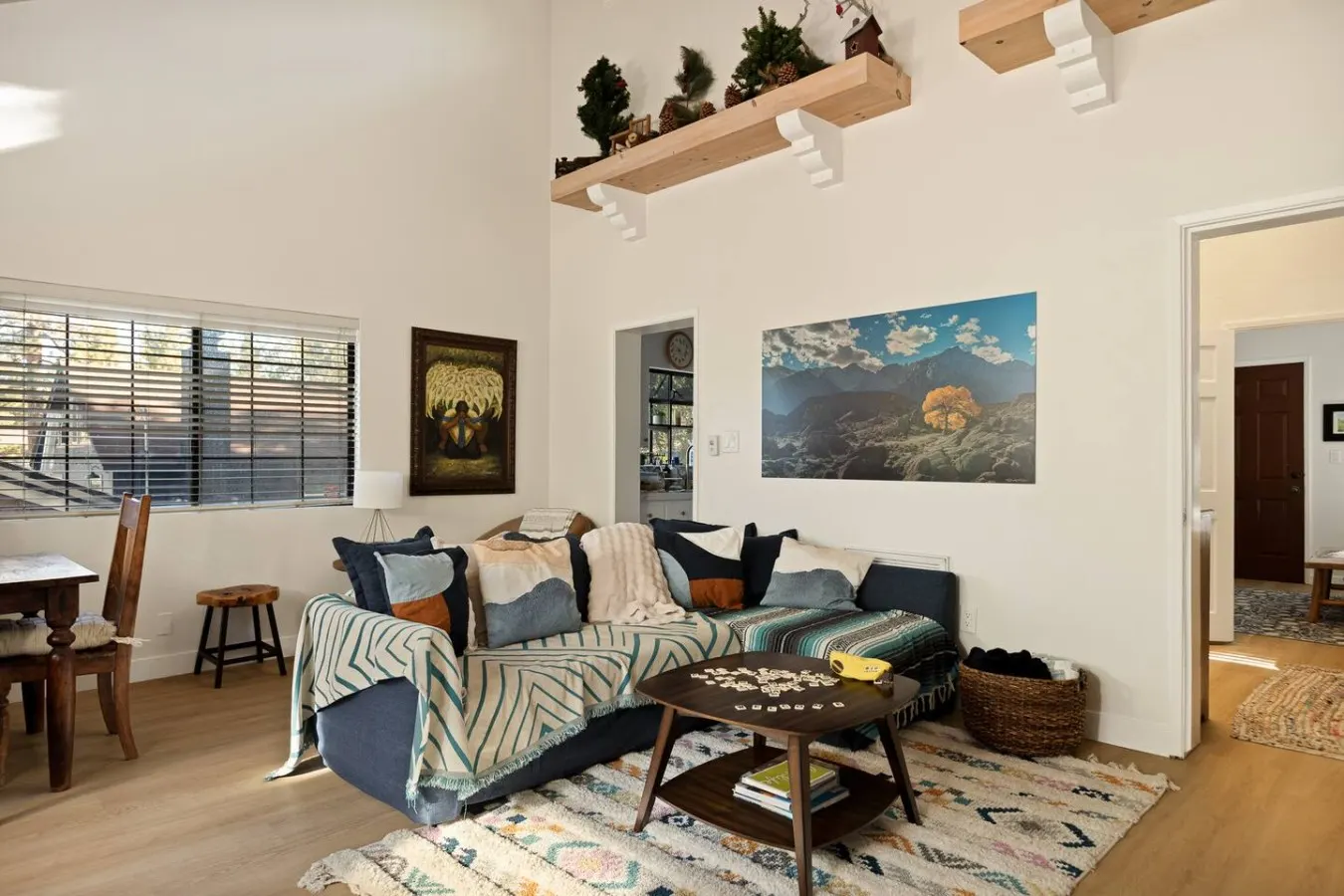 2BR Acorn Cottage | Fireplace, BBQ & Hot Tub — photo 2