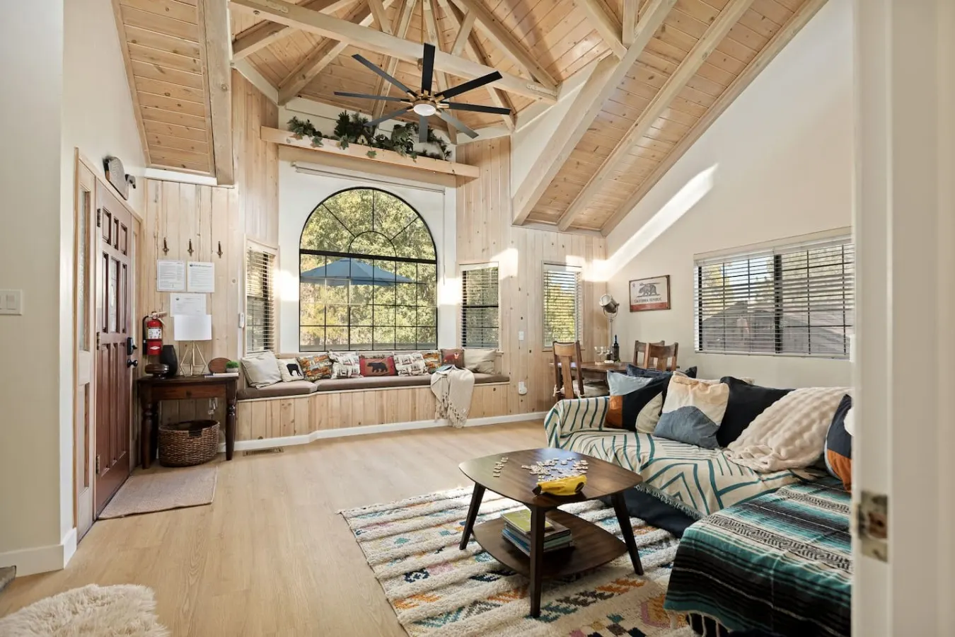 2BR Acorn Cottage Fireplace, BBQ & Hot Tub 10