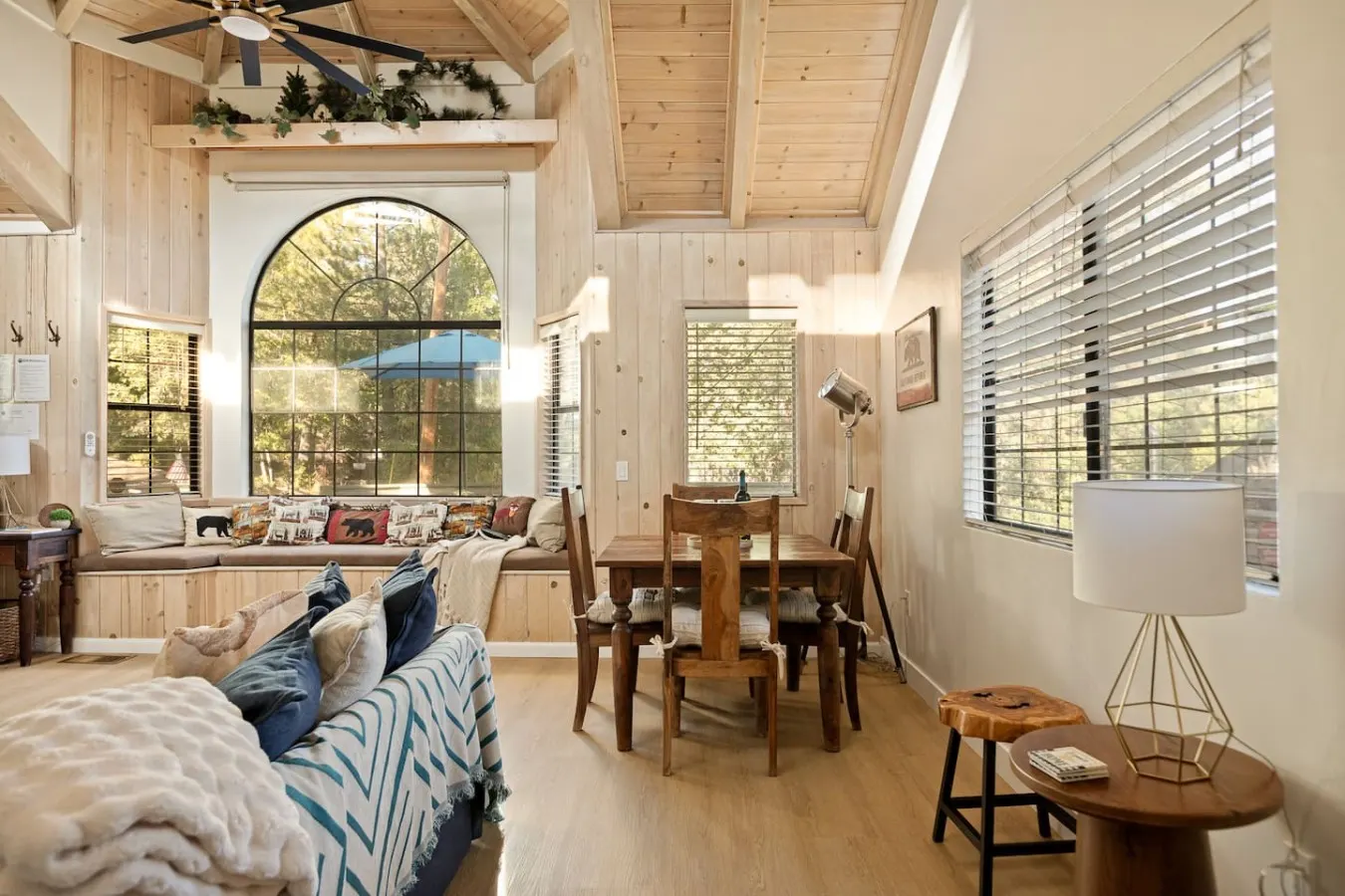 2BR Acorn Cottage Fireplace, BBQ & Hot Tub 11