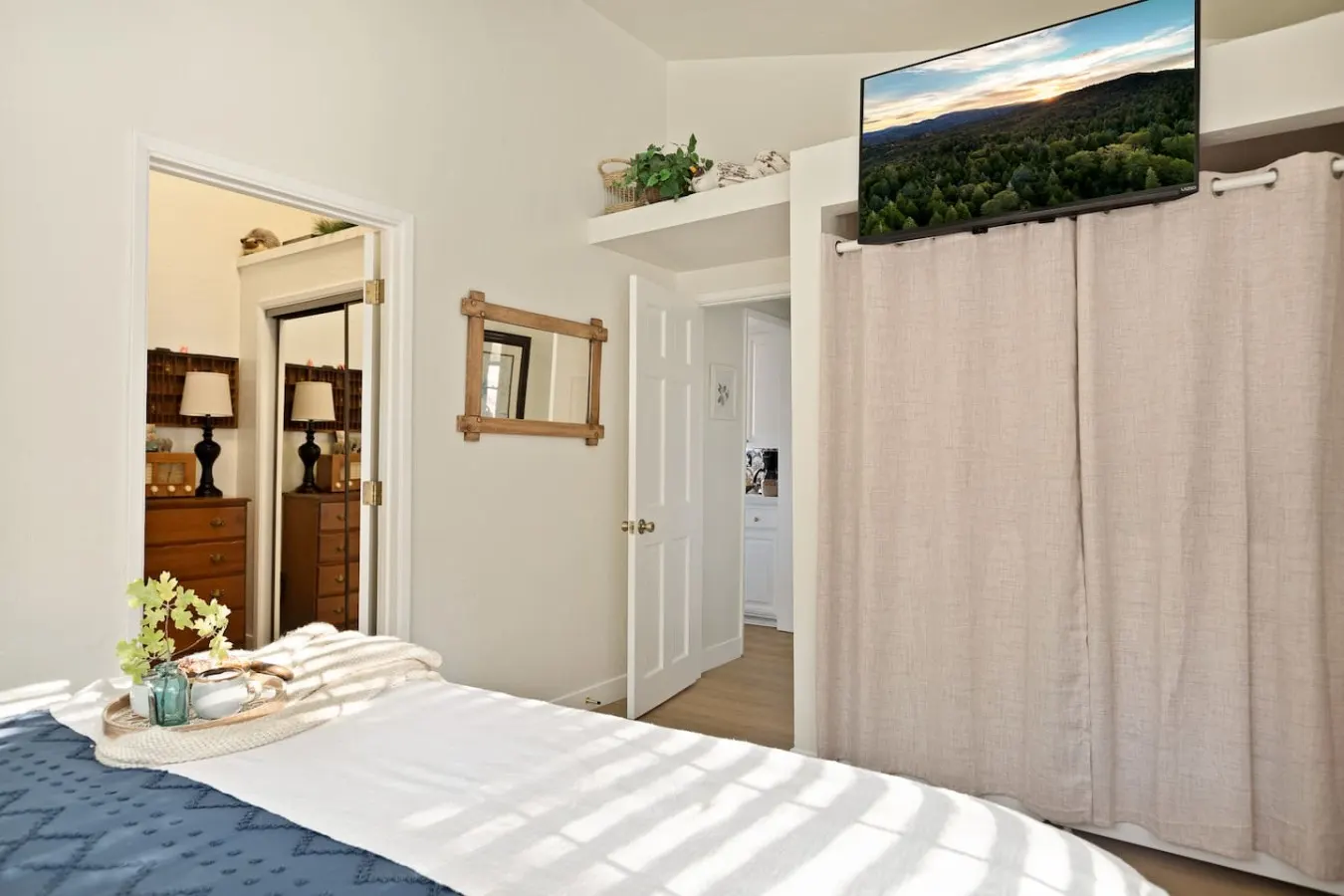 2BR Acorn Cottage Fireplace, BBQ & Hot Tub 16
