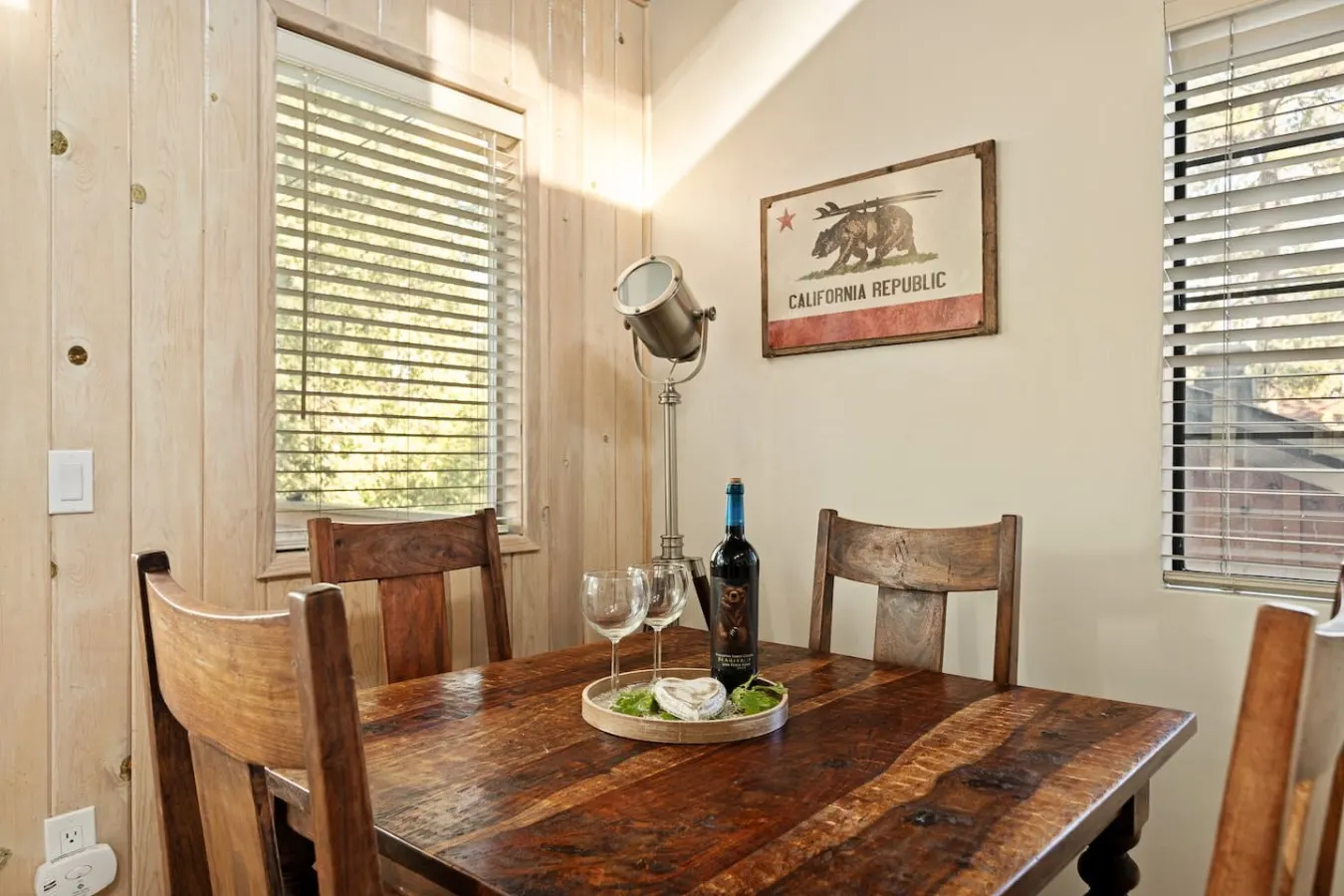 2BR Acorn Cottage | Fireplace, BBQ & Hot Tub — photo 4