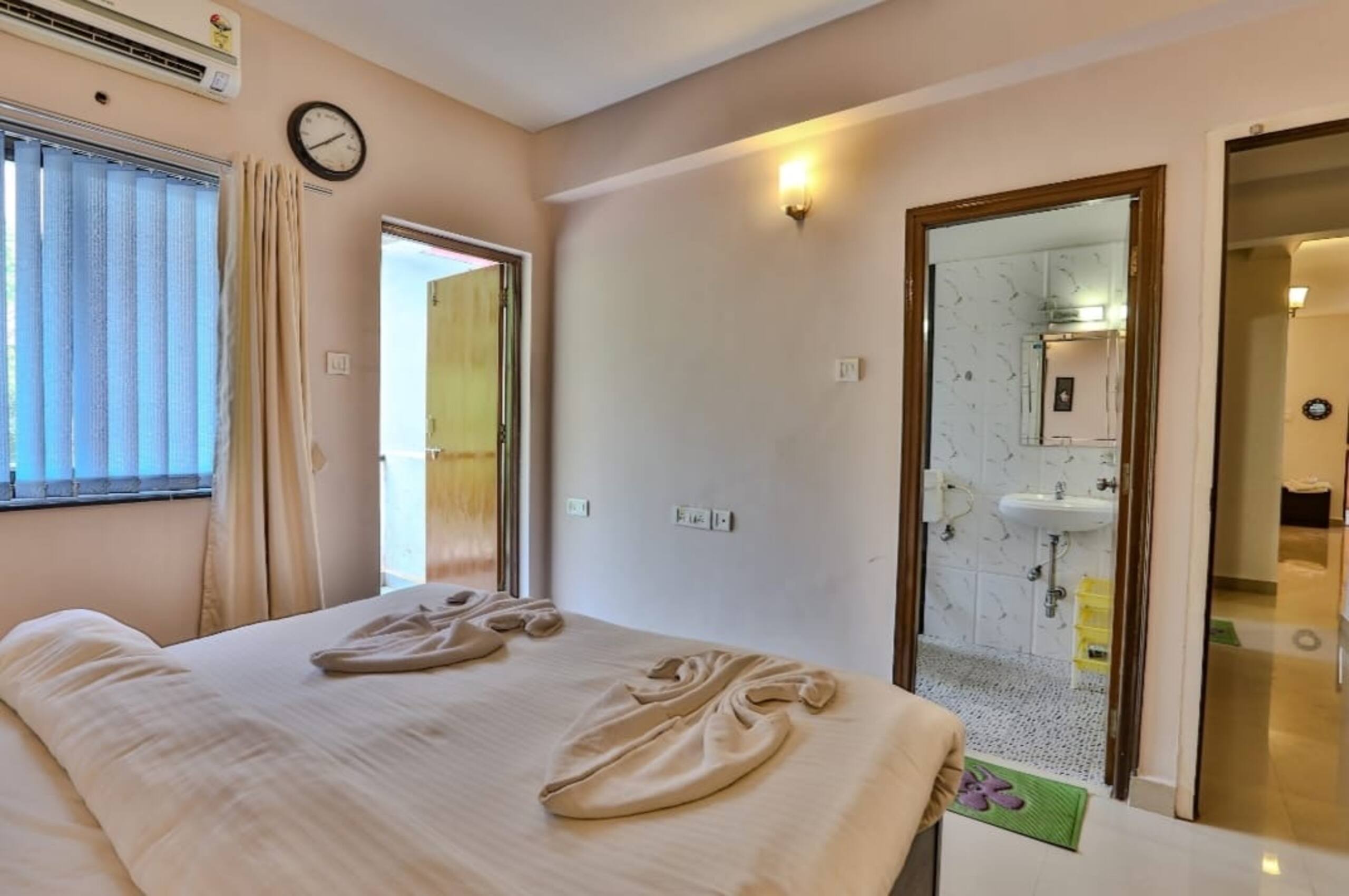 Luxury 2BHK apartment with Pool at Hilltop Vagator 21