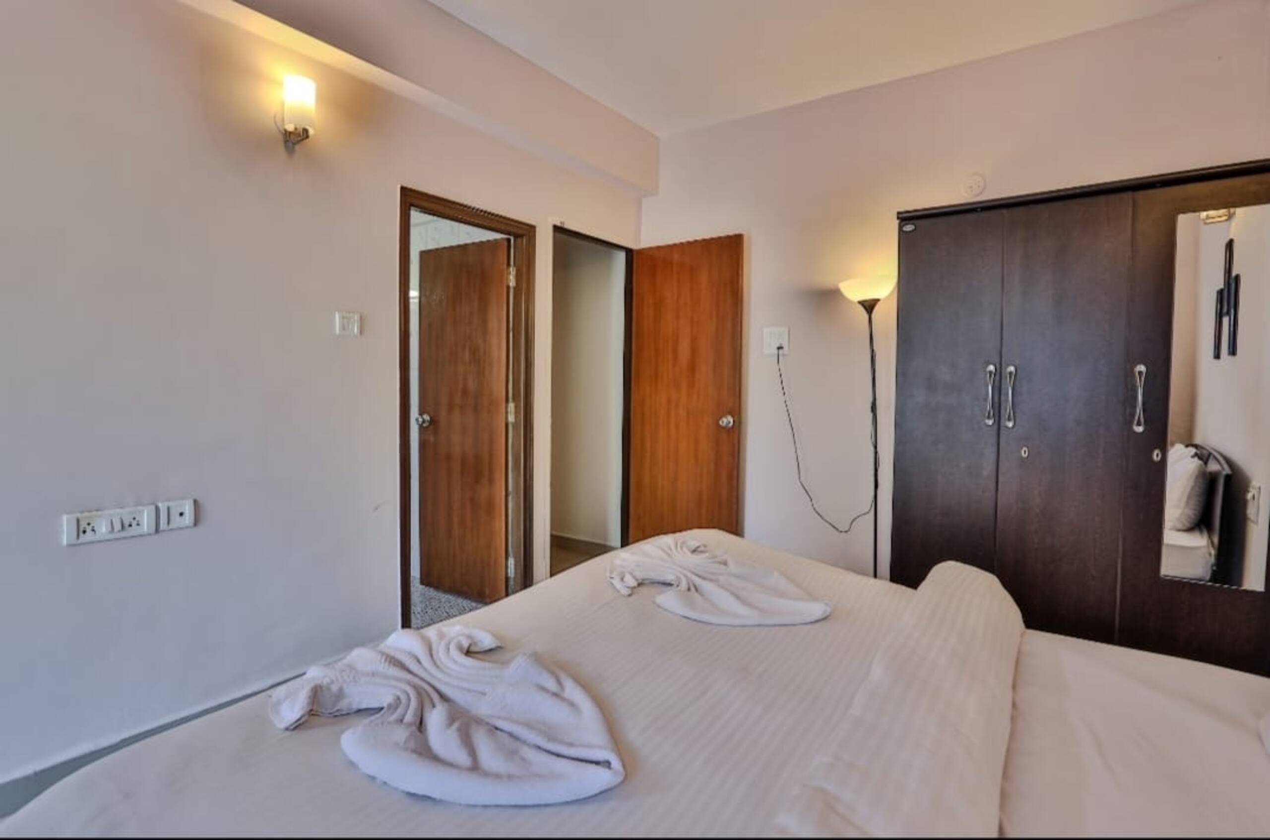 Luxury 2BHK apartment with Pool at Hilltop Vagator 19