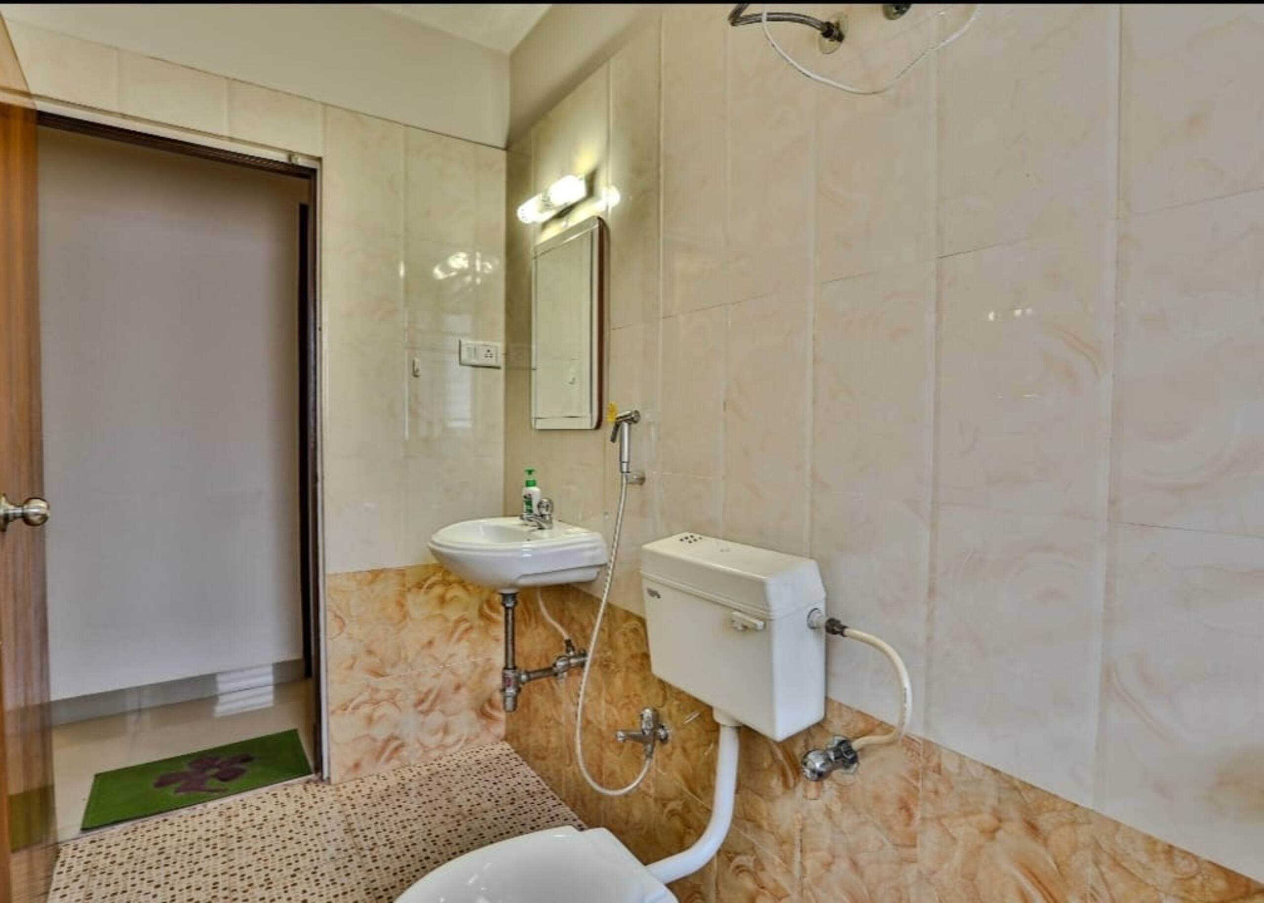 Luxury 2BHK apartment with Pool at Hilltop Vagator 8