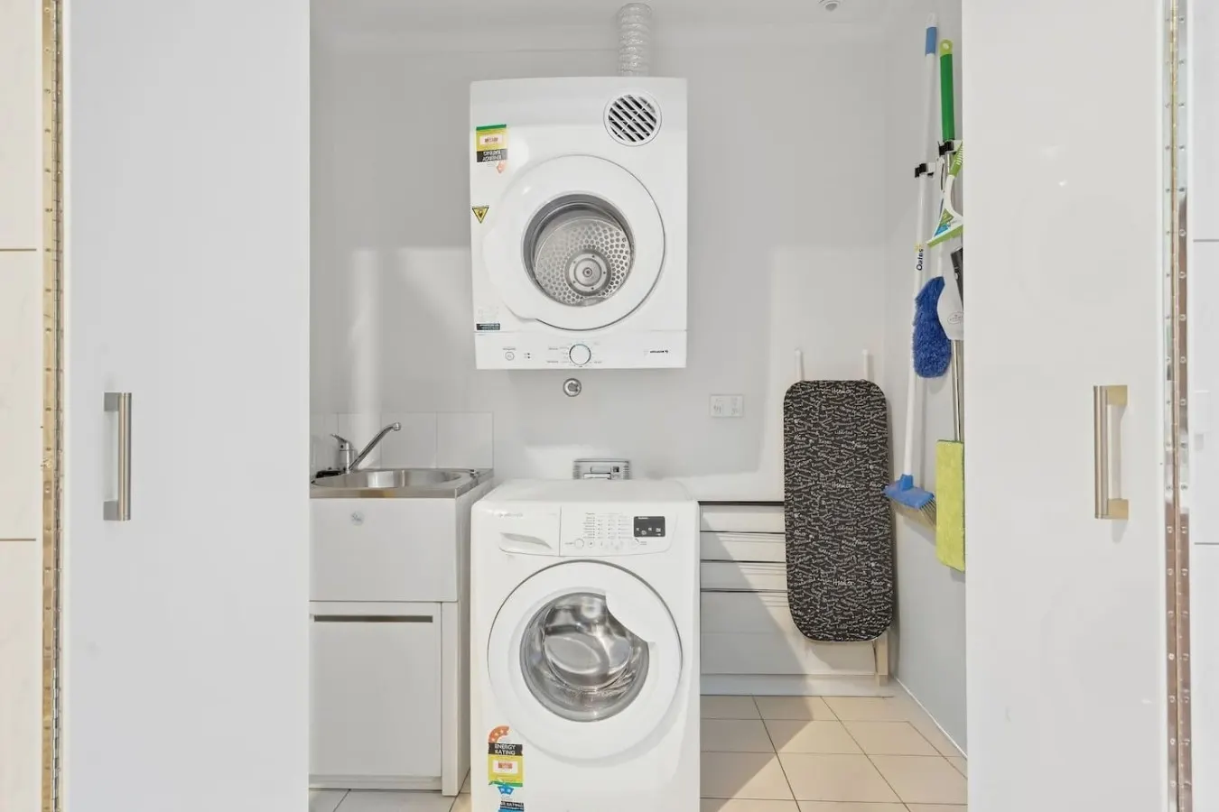 Barber's Hyde 2BR, Walk to Cafés & Waterfront 13