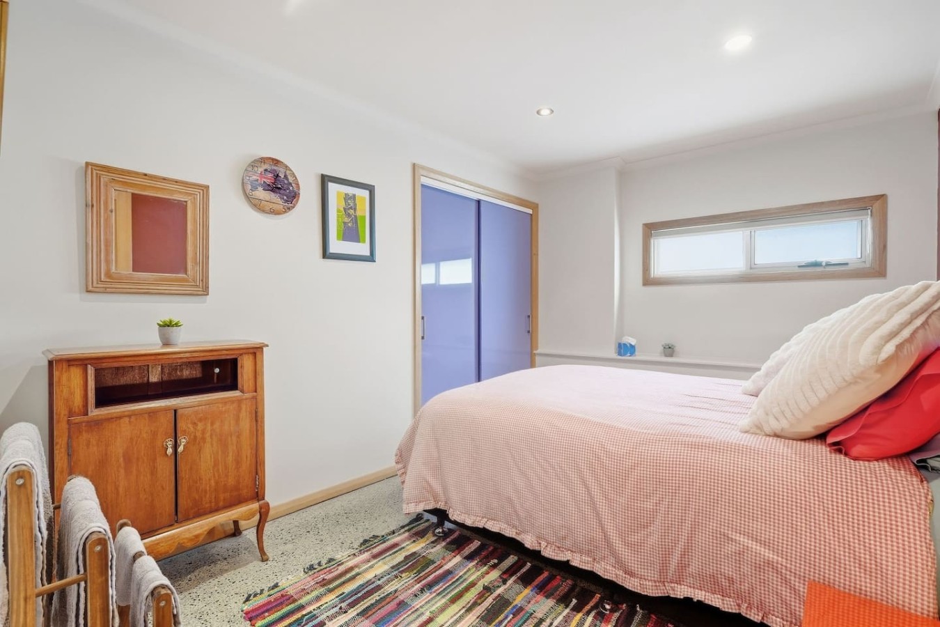 Barber's Hyde | 2BR, Walk to Cafés & Waterfront — photo 3