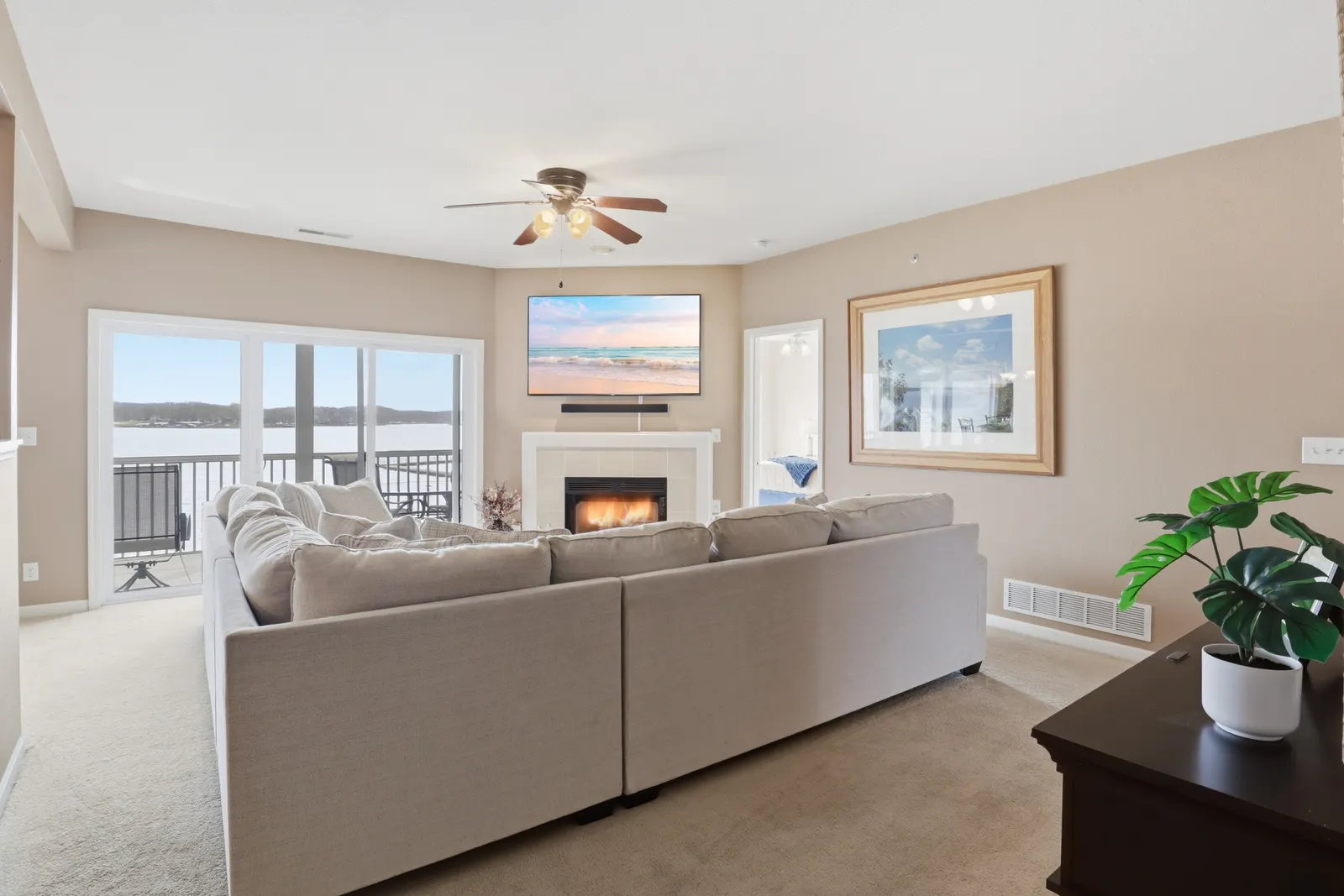 Super Spacious Lakefront Condo Sleeps 9! 9