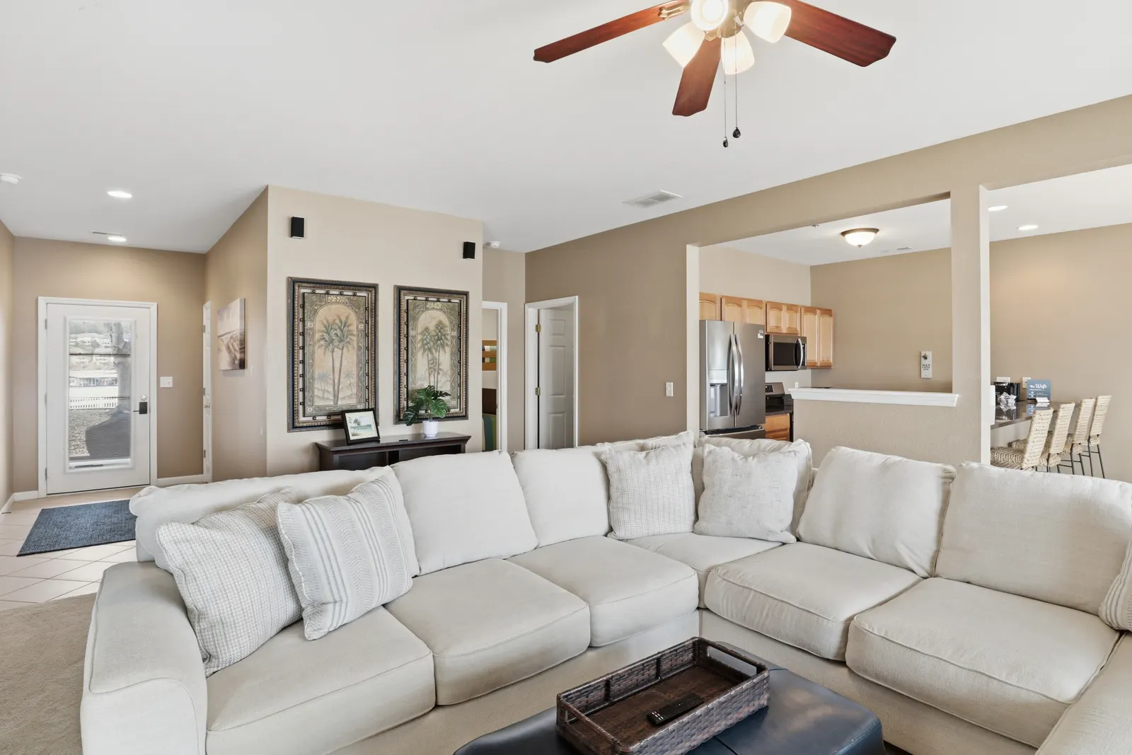 Super Spacious Lakefront Condo Sleeps 9! 10