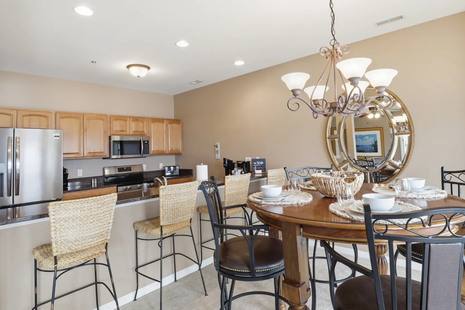 Super Spacious Lakefront Condo Sleeps 9! 17