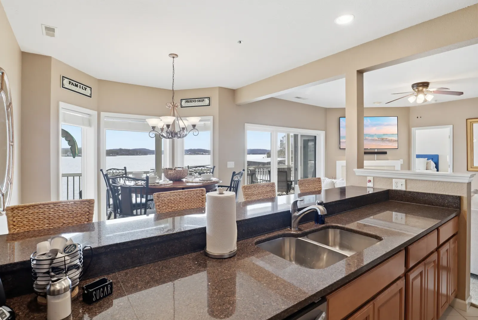 Super Spacious Lakefront Condo | Sleeps 9! — photo 4