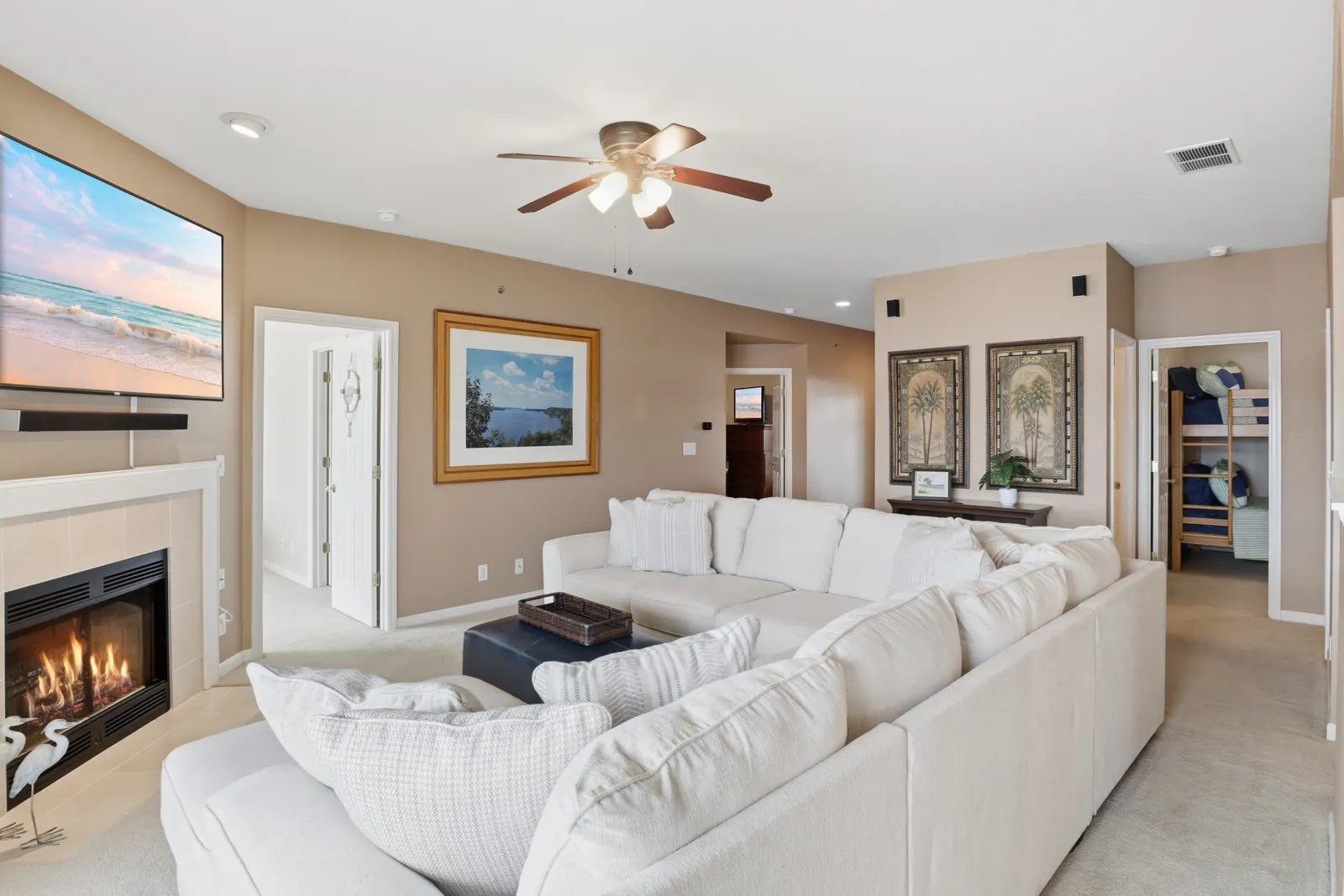 Super Spacious Lakefront Condo Sleeps 9! 8